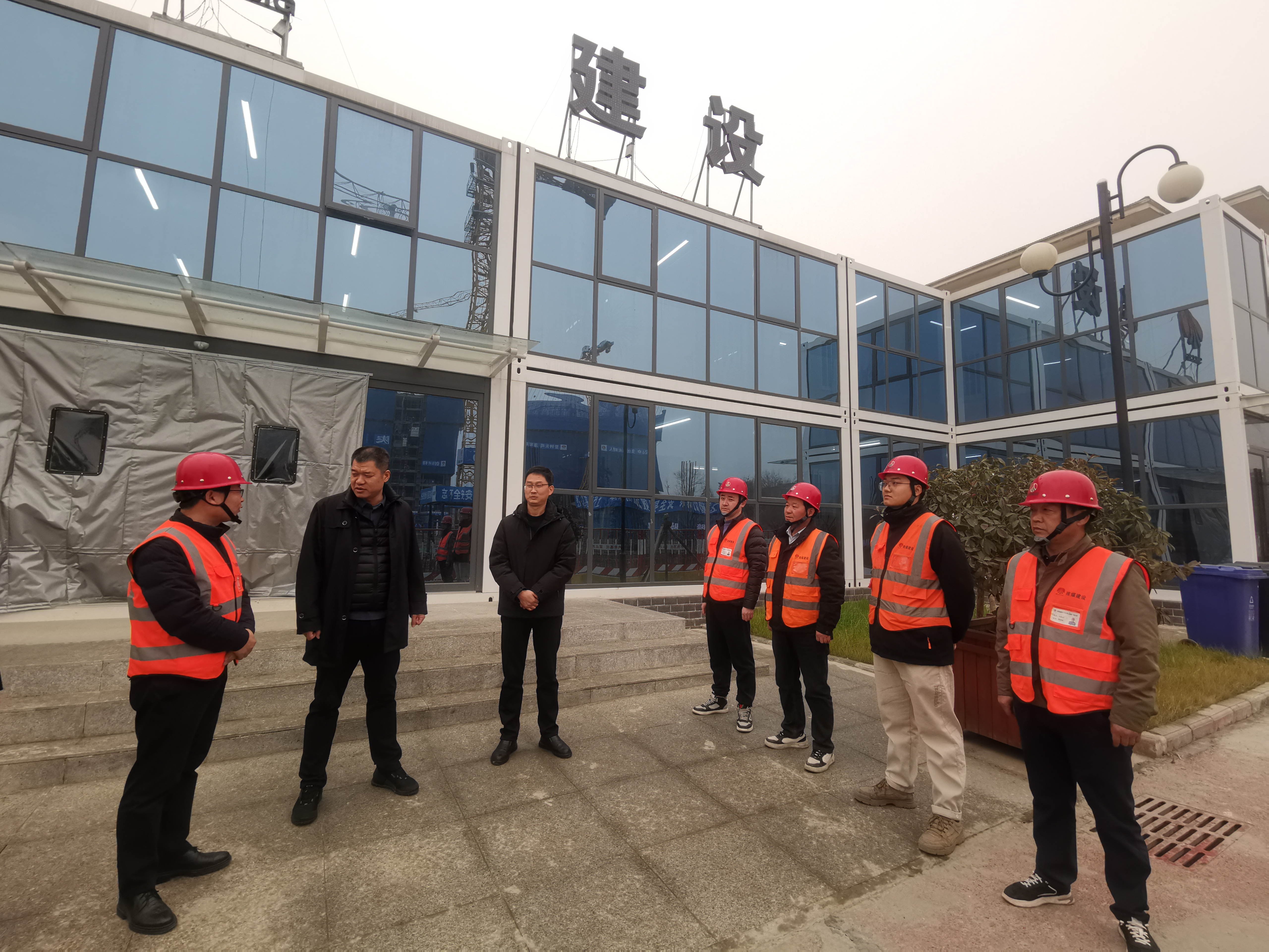县委副书记程海林到汉阴县实验中学二期项目工地看望工程建设者并查看项目进度
