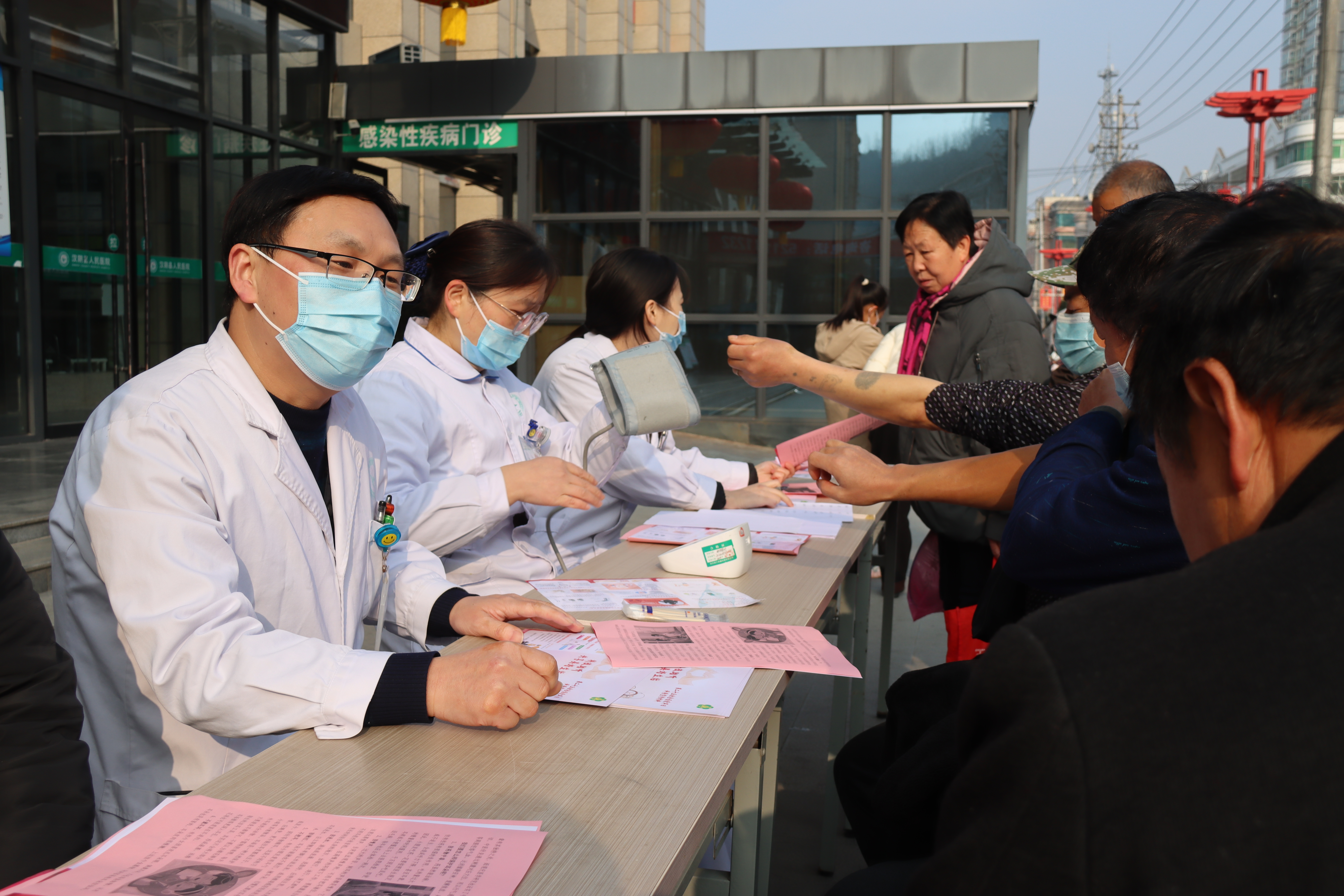 汉阴县人民医院开展“爱耳日”义诊暨科普宣传活动