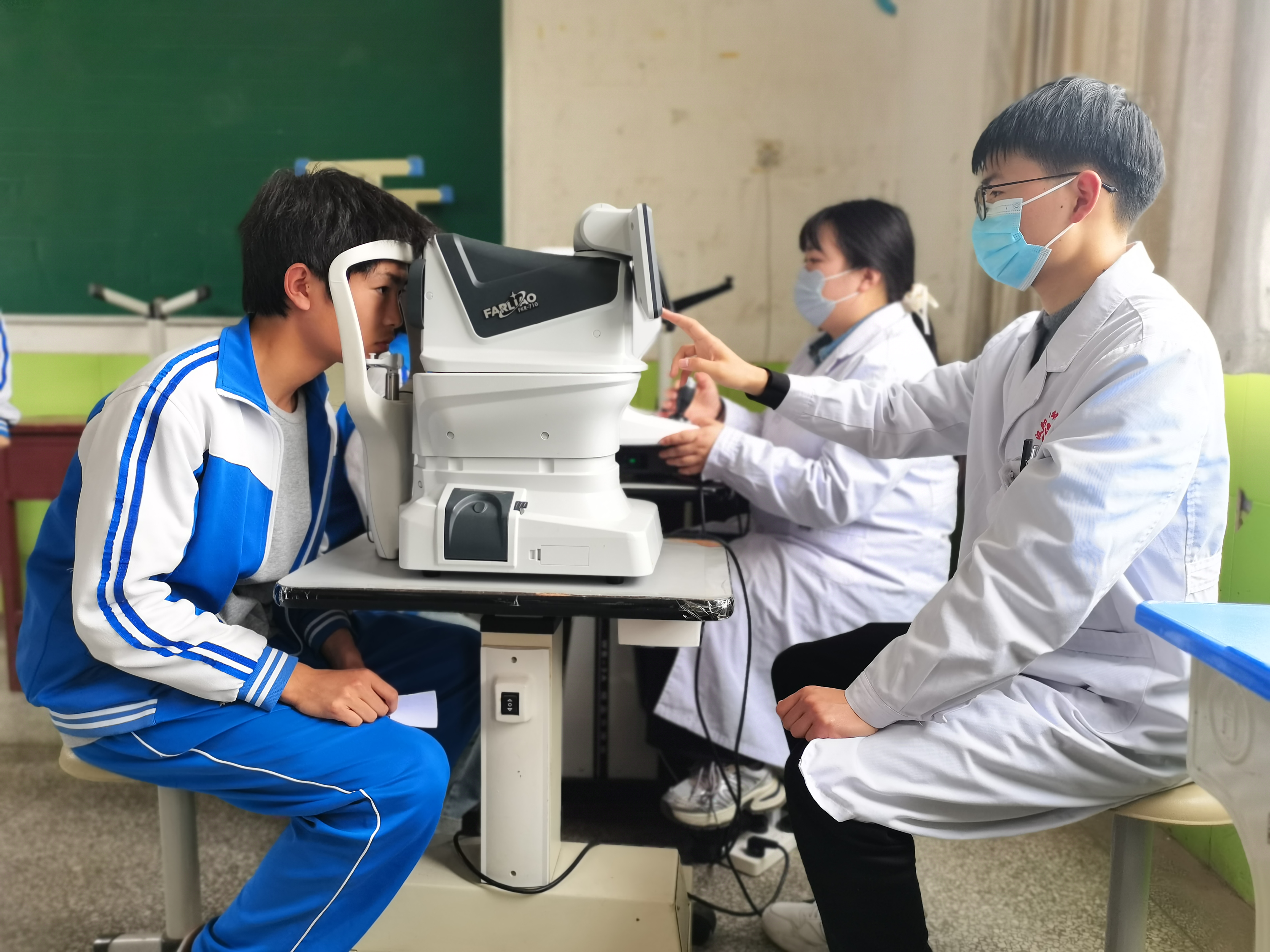 汉阴县蒲溪初中：视力检测进校园  健康光明向未来
