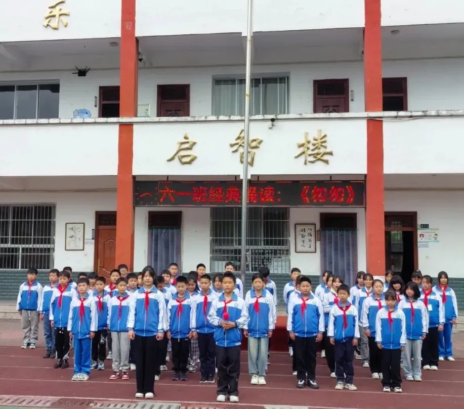 汉阴县双乳镇中心小学开展“世界读书日”活动