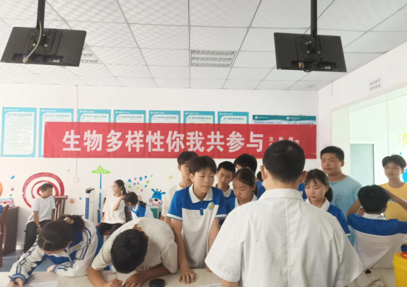 汉阴县卫健系统积极开展生物多样性日和“六五”世界环境日系列宣传活动