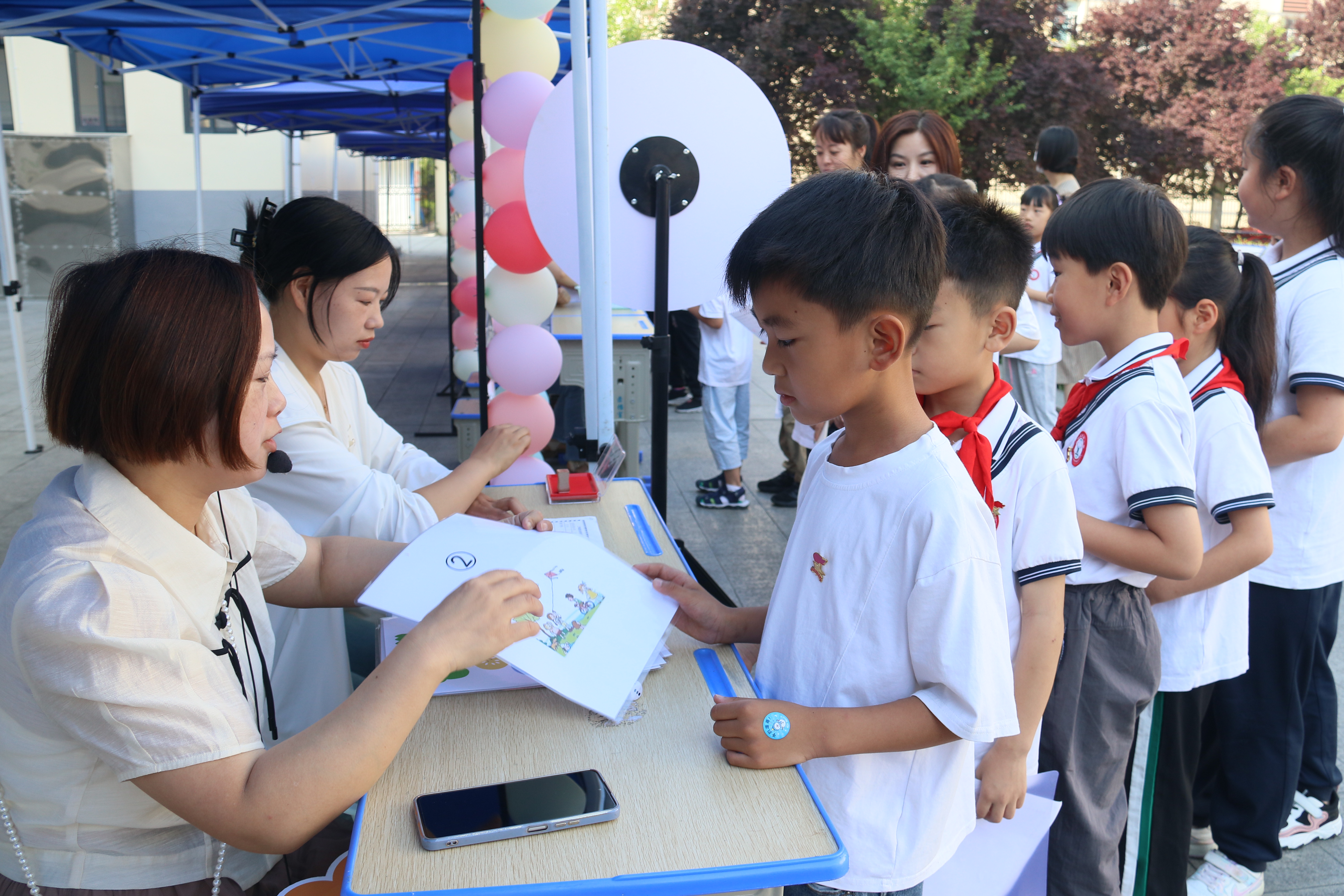 汉阴县实验小学教育集团开展一、二年级无纸笔测试