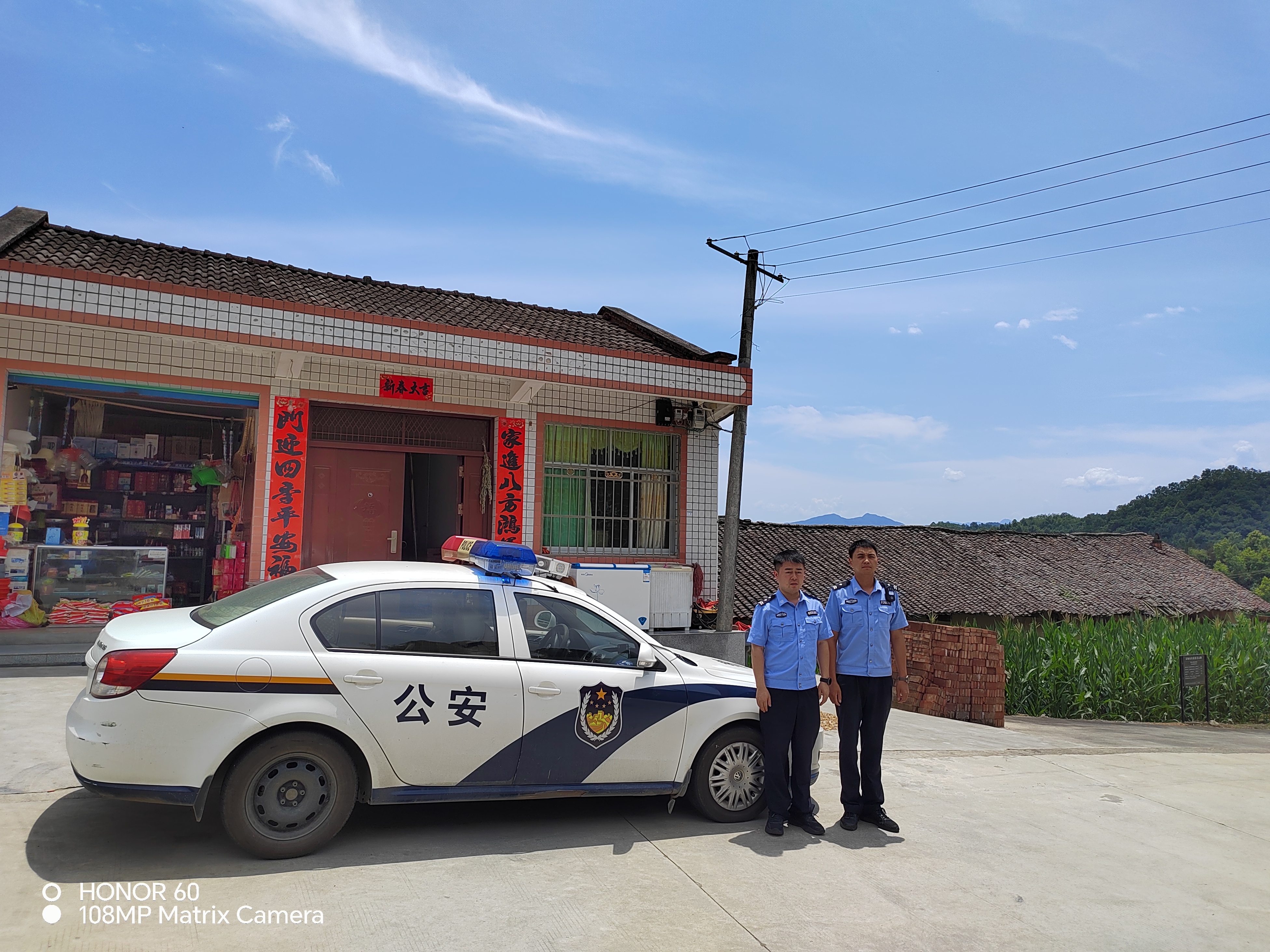 漩涡镇：警灯闪亮暖民心 夜间巡防保平安