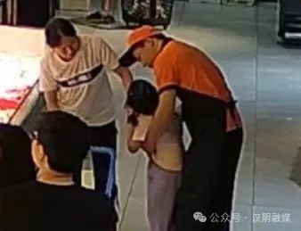 争分夺秒！汉阴超市小哥用海姆立克急救法成功救下被异物卡喉女童