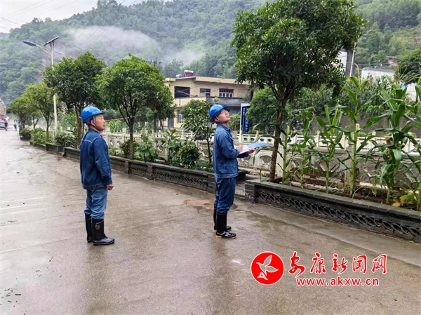 国网汉阴县供电公司：暴雨袭击 快速抢修保民生