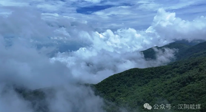 凤凰山雨后云海翻腾 美如仙境