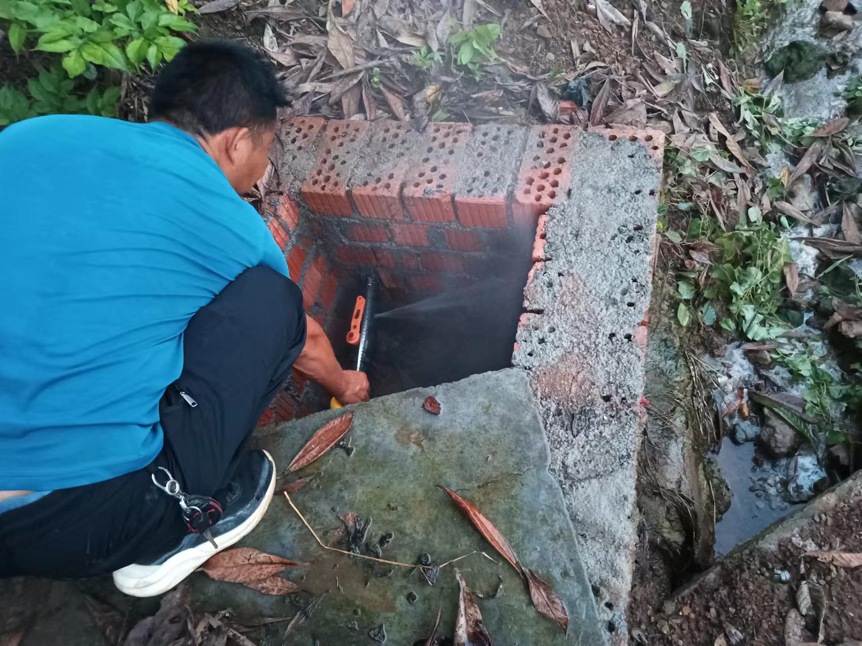 城关镇龙岭社区：抢修水管暖民心