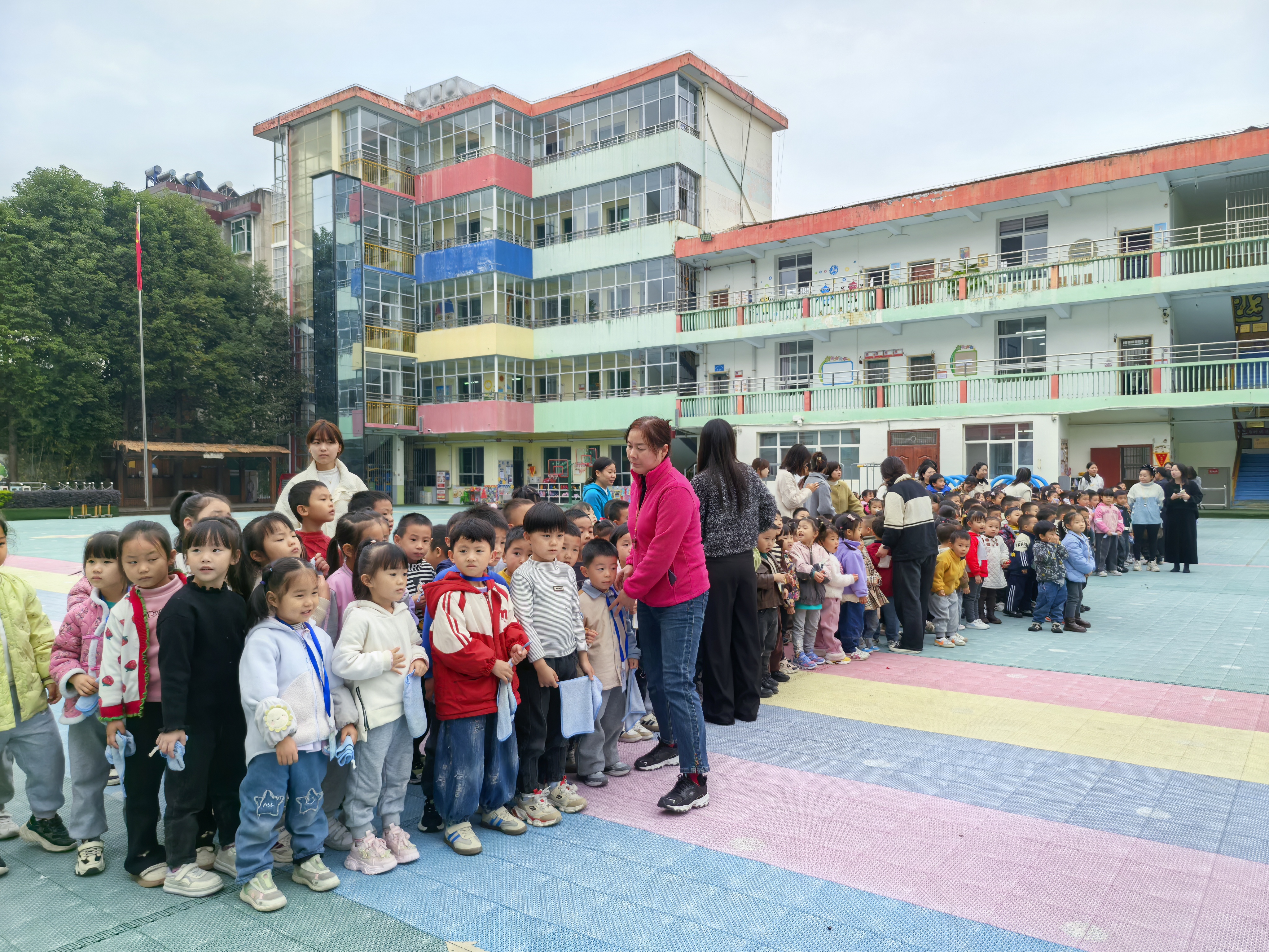 汉阴县第二幼儿园开展消防安全日消防演练活动