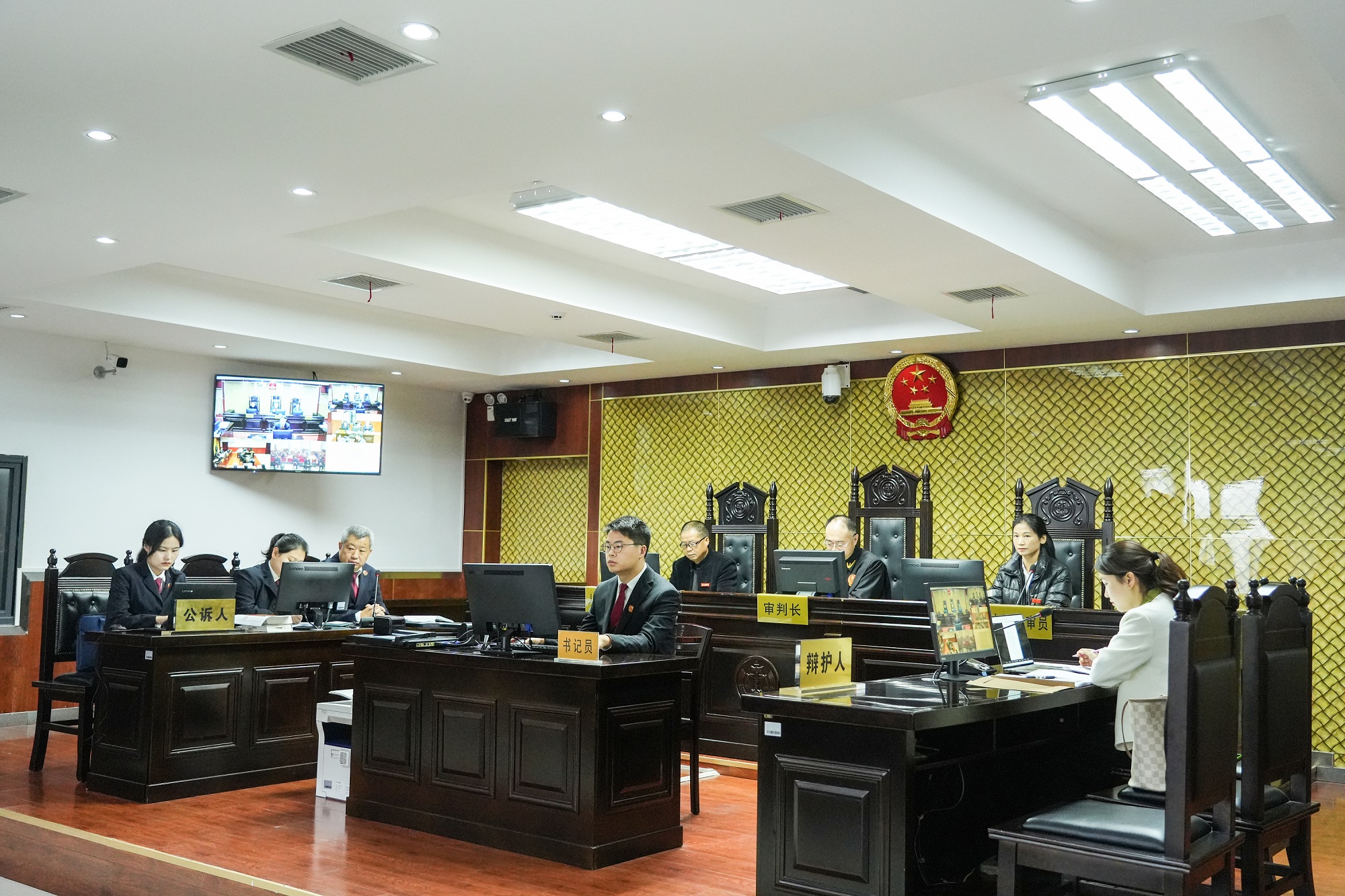 汉阴法院：旁听庭审“零距离” 以案释法促提升