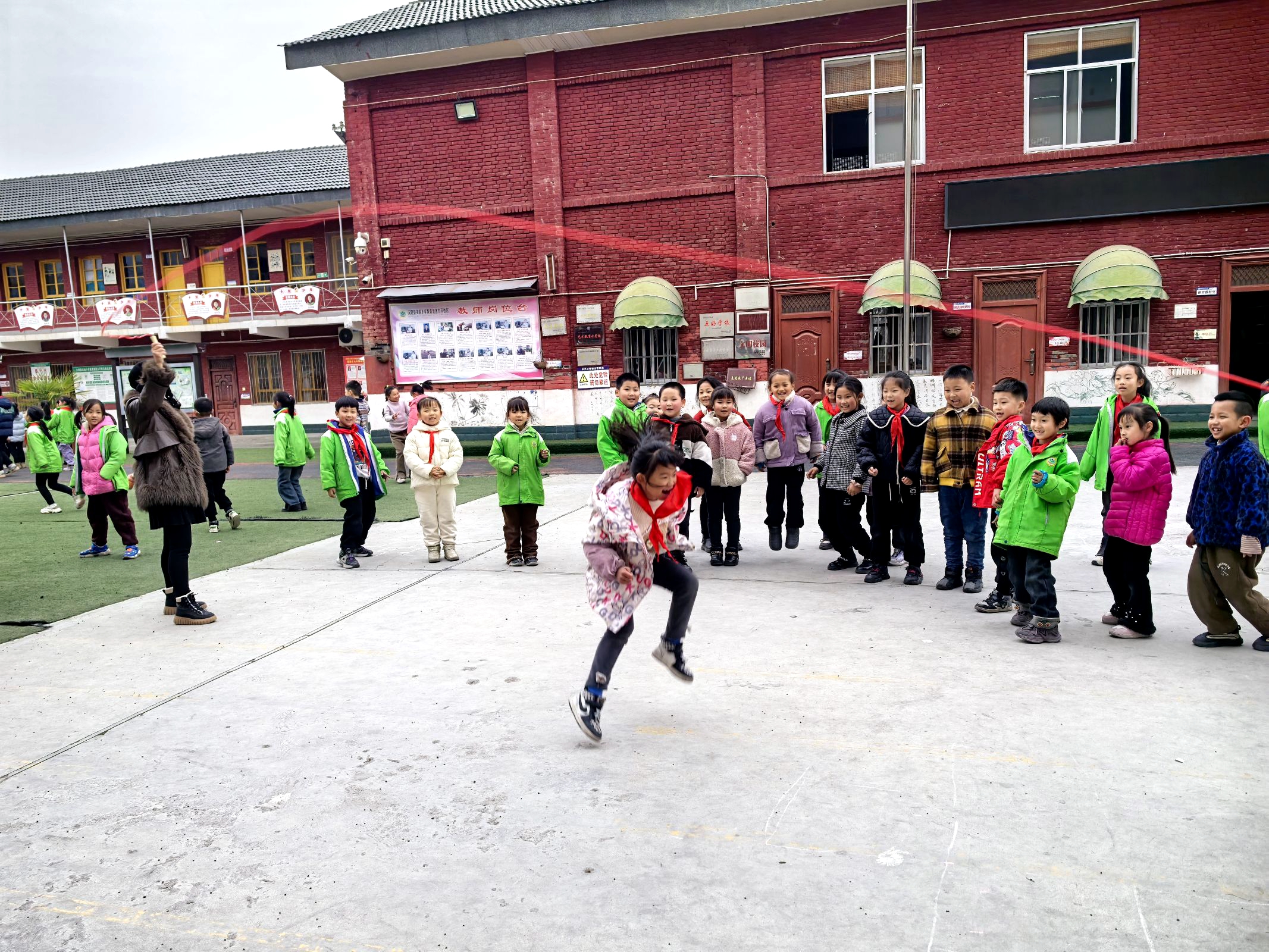 汉阴县实验小学太平校区：课间游艺多  趣味乐成长