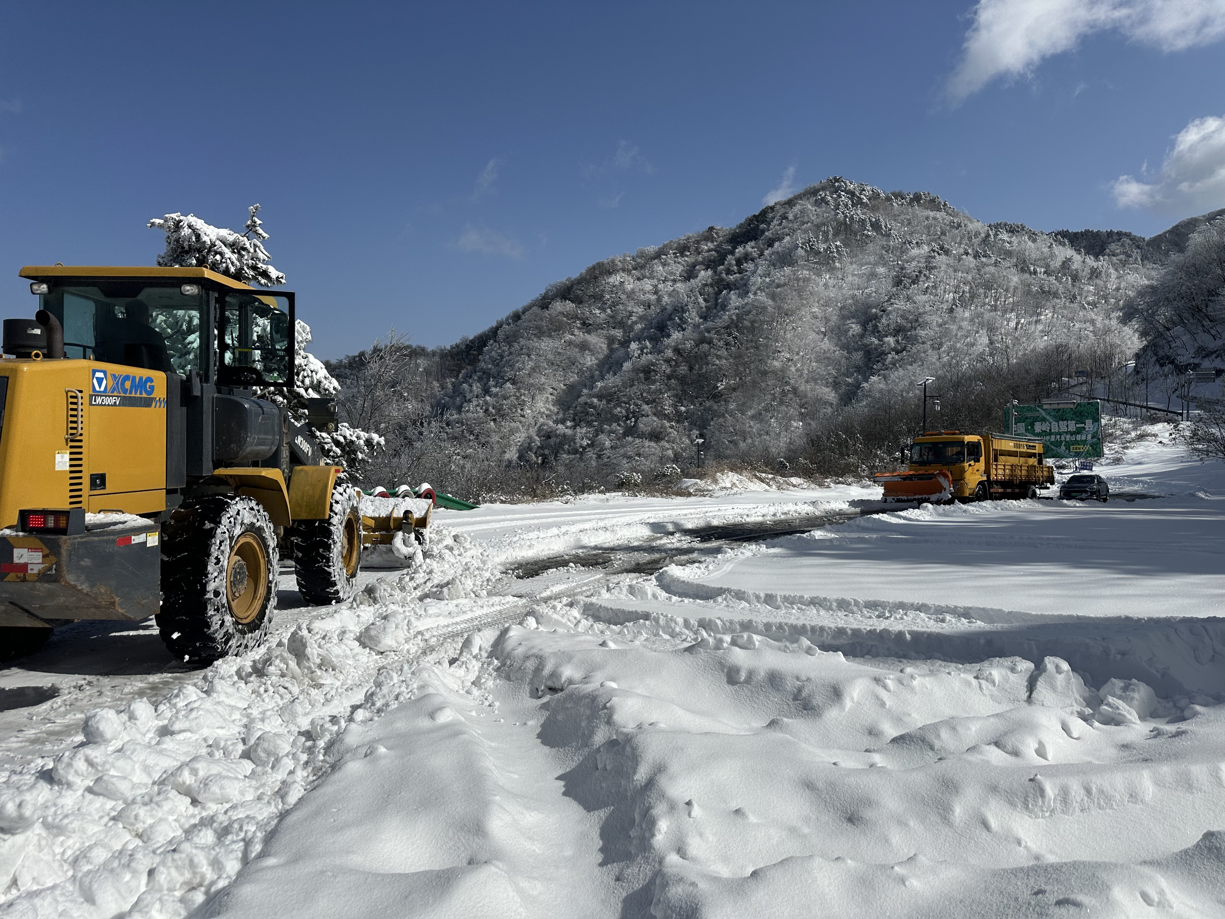 汉阴县交投公司全力以赴抗冰雪 护航春运回家路