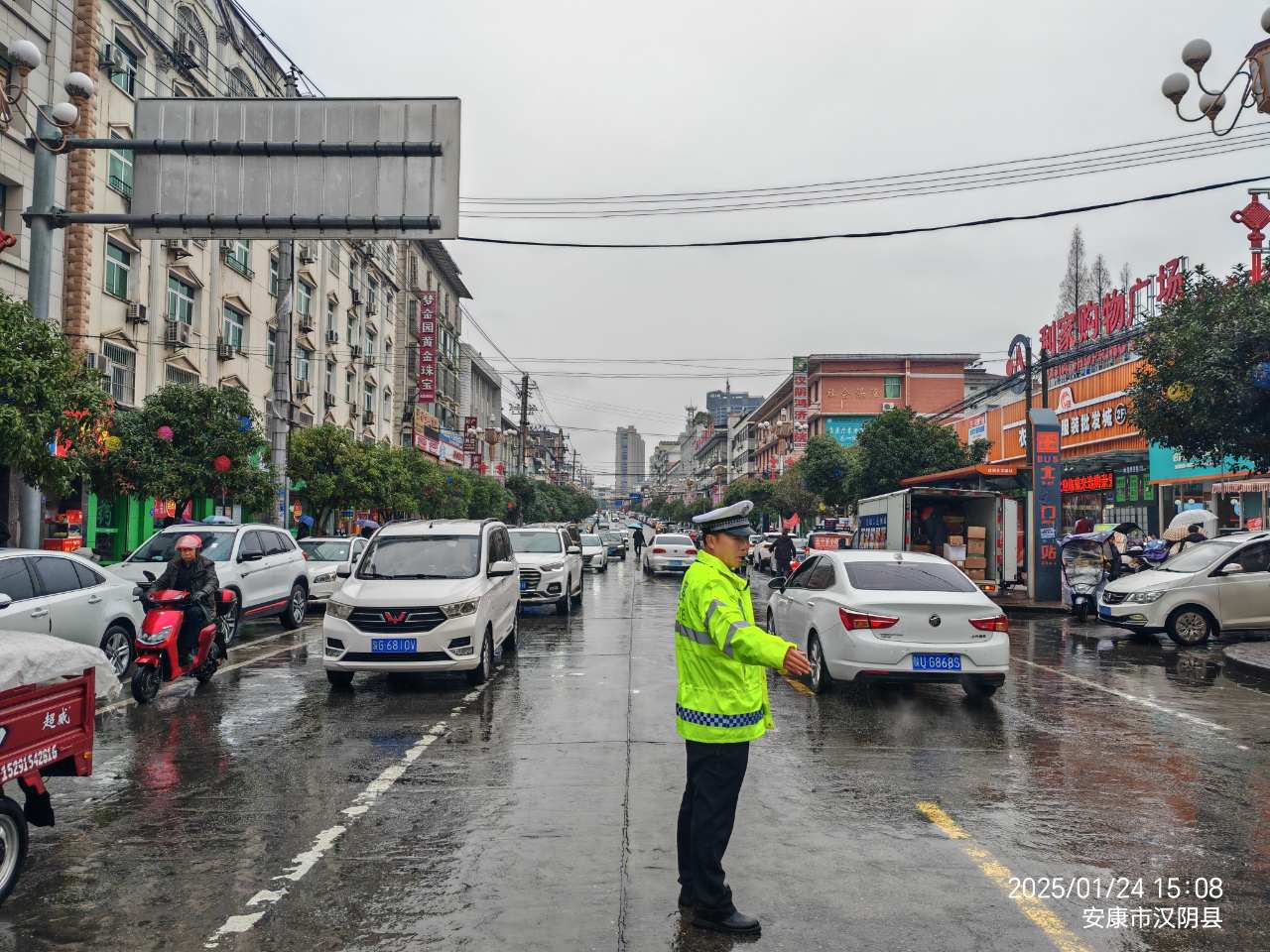 汉阴公安交警：全力应对恶劣天气 护航平安回家路