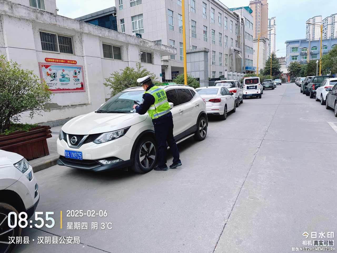 汉阴公安交警：加大乱停乱放整治力度 全力保障道路畅通有序