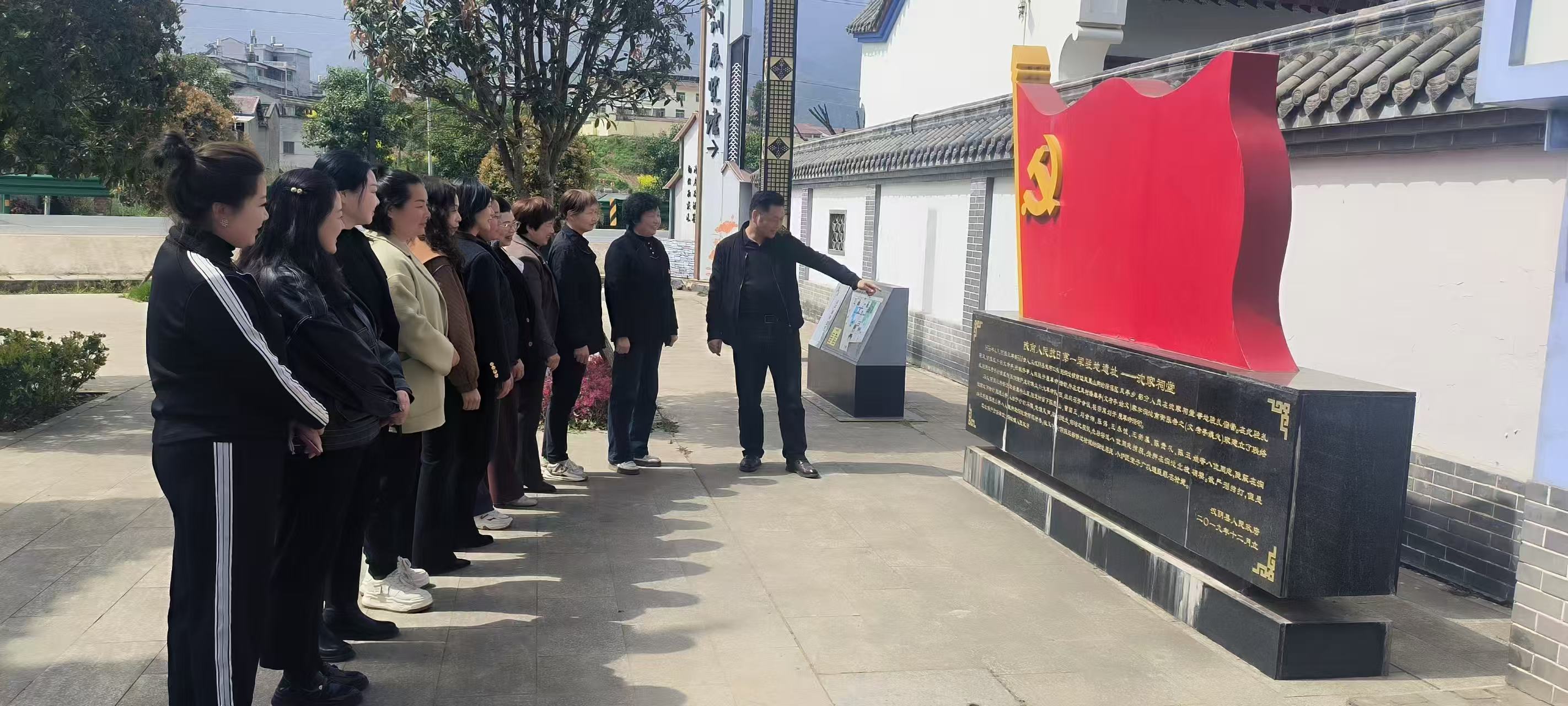 汉阴县城关镇南街社区：清明追思践使命 四支部共鉴红色初心