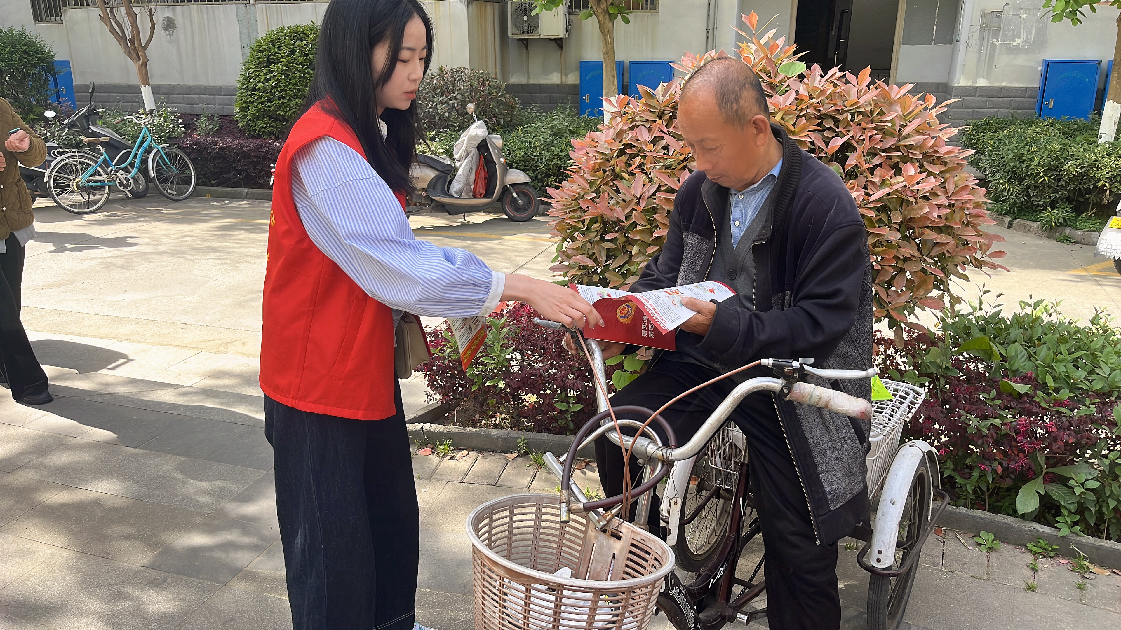 汉阴县城关镇李家台社区：消防安全知识进小区