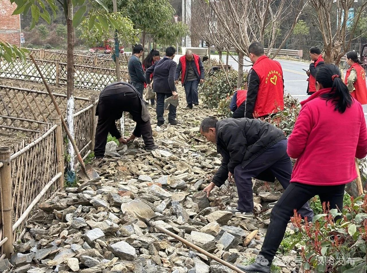 锲而不舍落实中央八项规定精神丨汉阴县双河口镇黄土岗村：抓学习教育 服务群众见实效