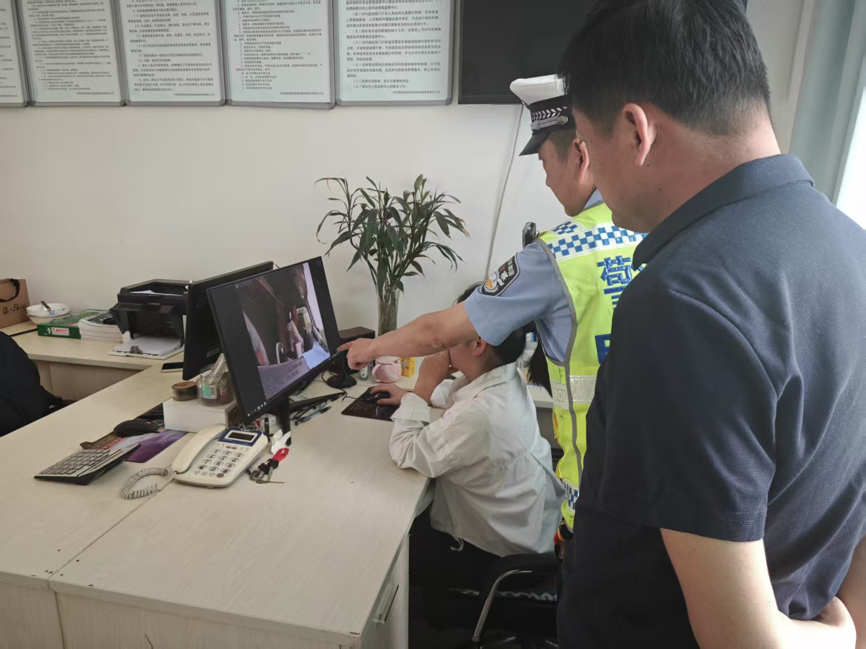 汉阴公安交警开展“五一”节前安全大检查  全力“系紧”出行“安全带”
