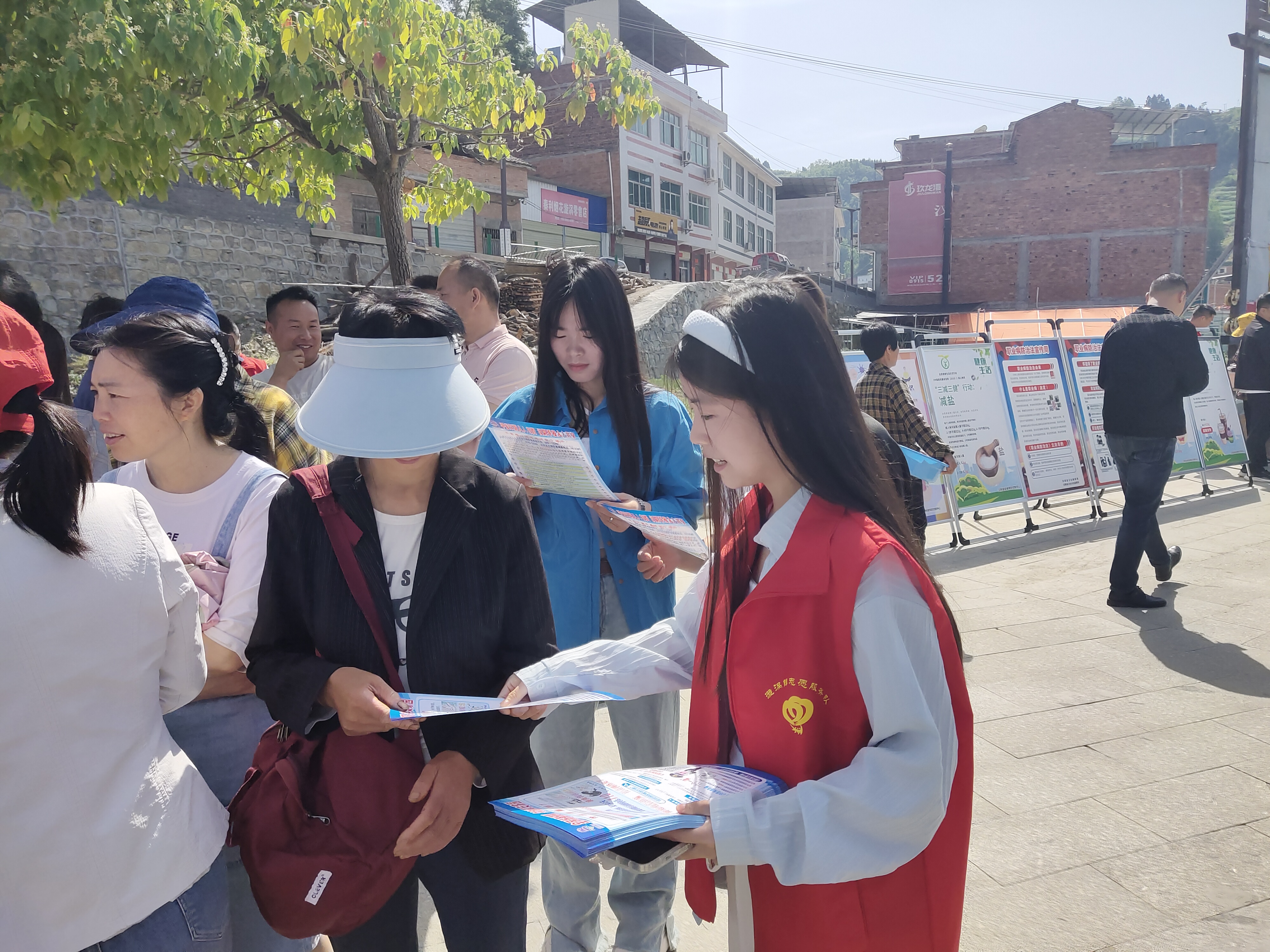 借“文化三下乡”东风 奏响平安建设宣传强音