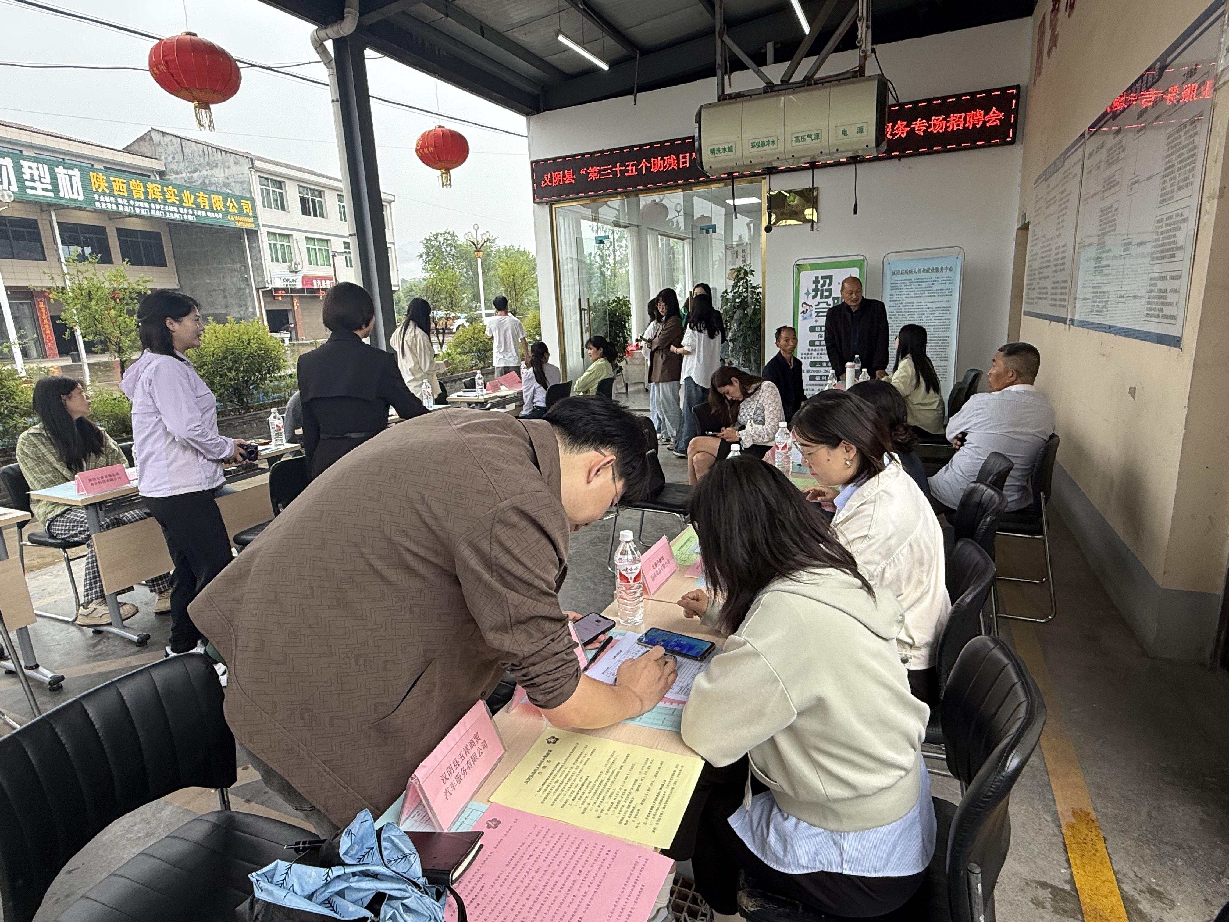 把“标准服务”送到企业群众“家门口”——汉阴县创新政务服务模式惠及千家万户