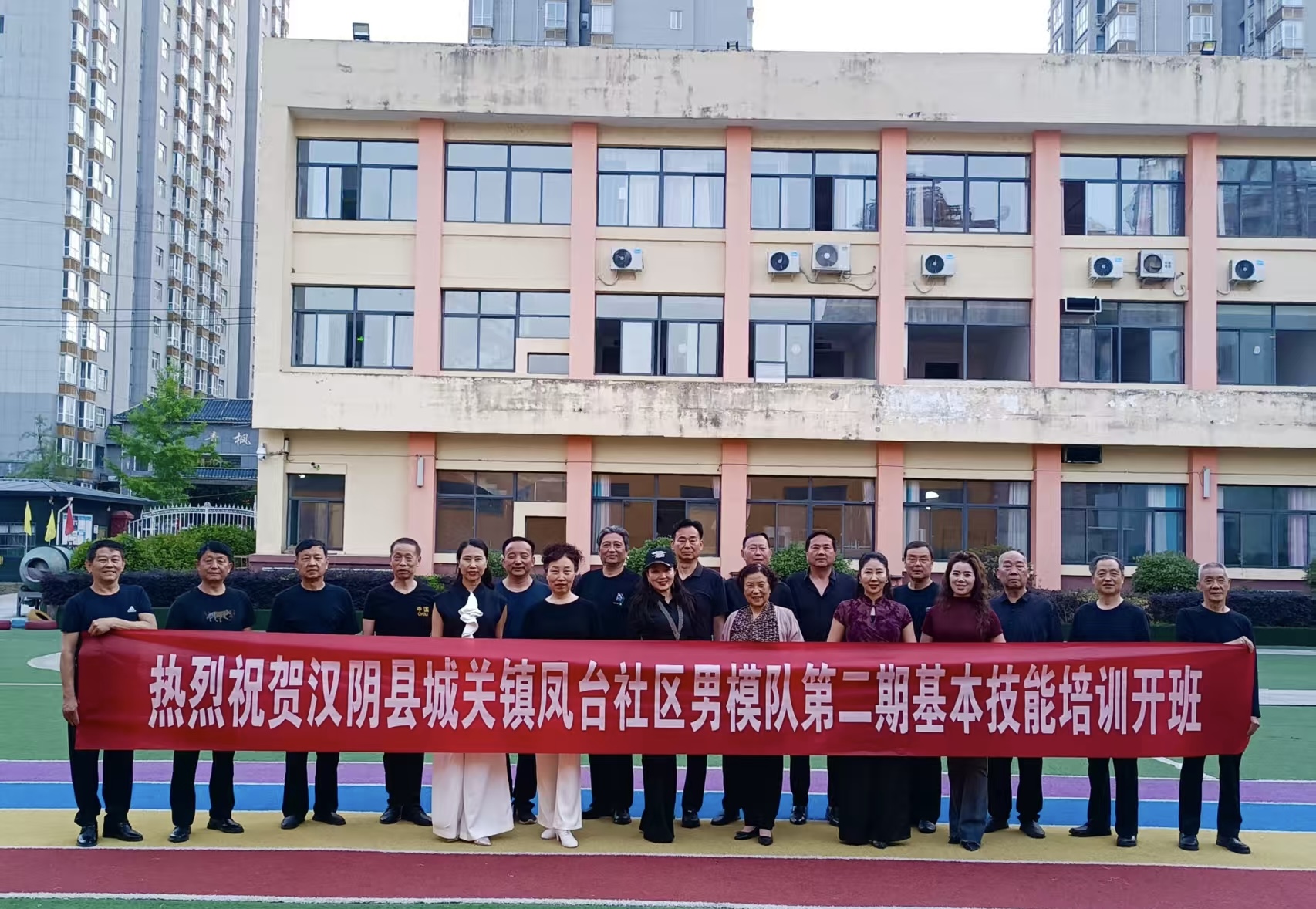 汉阴县城关镇凤台社区男模队基本技能培训开班 