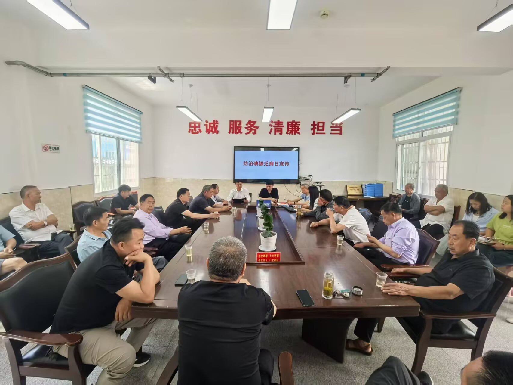汉阴县城关镇中心卫生院组织开展预防碘缺乏病宣传日宣传活动