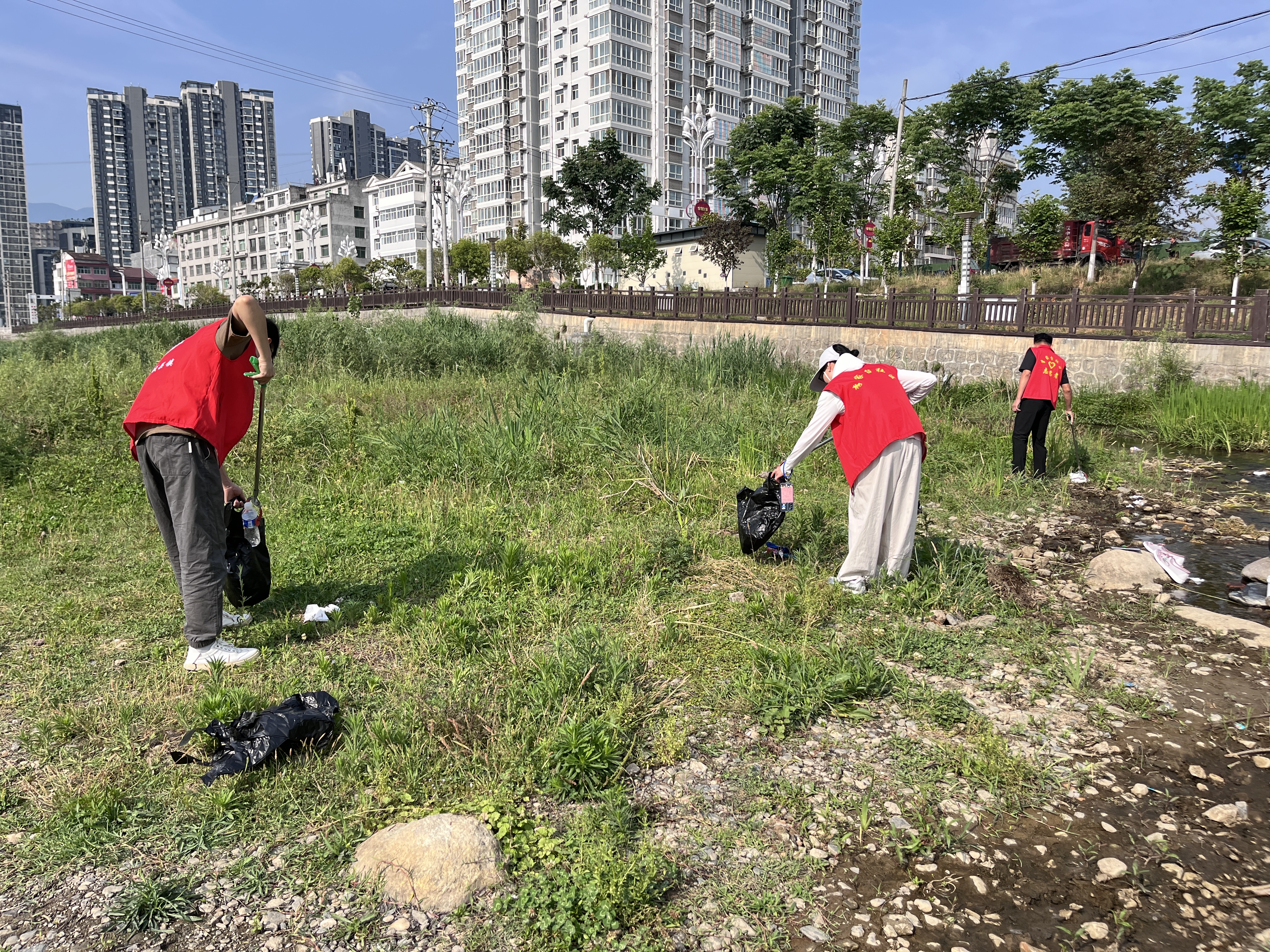 汉阴县城关镇李家台社区：守护碧水齐参与 共筑清流长留存