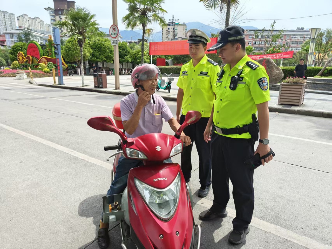 汉阴县公安局交通管理大队开展摩托车、电动车整治行动