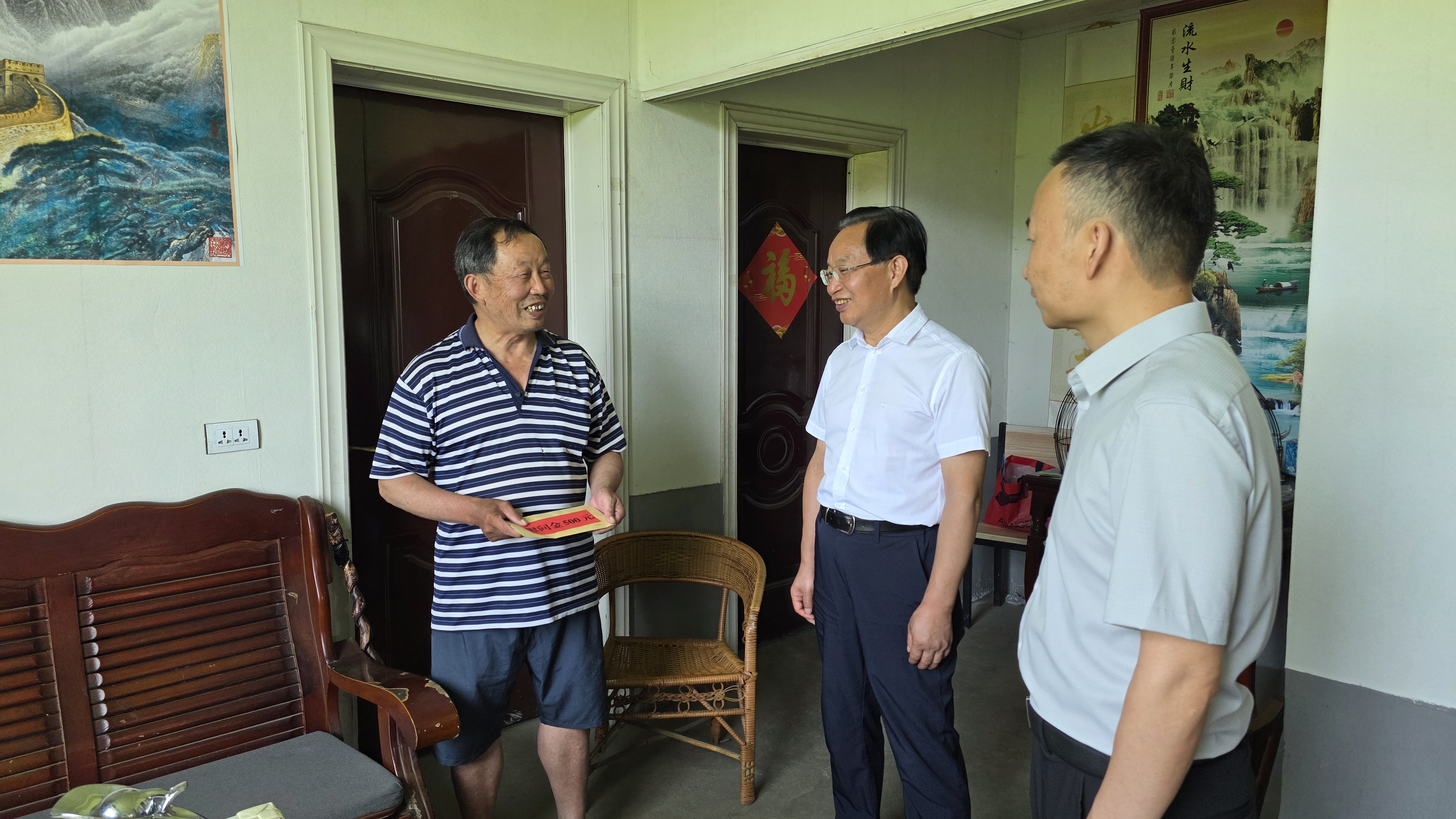 汉阴县政协领导班子开展“七一”走访慰问活动