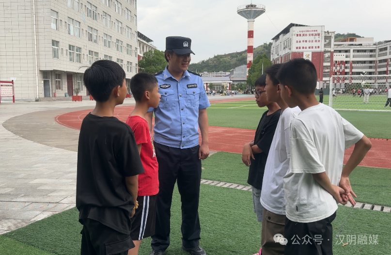 “警察叔叔信箱”进校园 筑牢校园安全“防护墙”