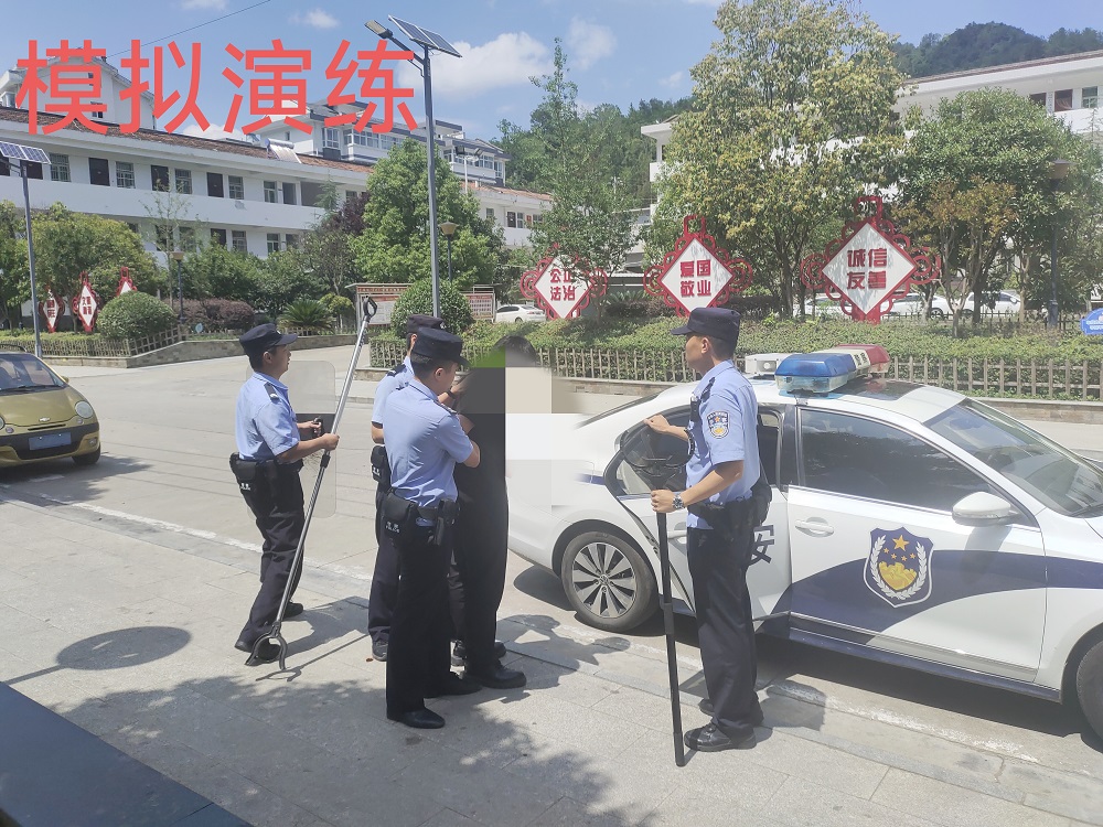 汉阴农商银行铁佛支行散漫铁佛派出所睁开防抢劫应急演练