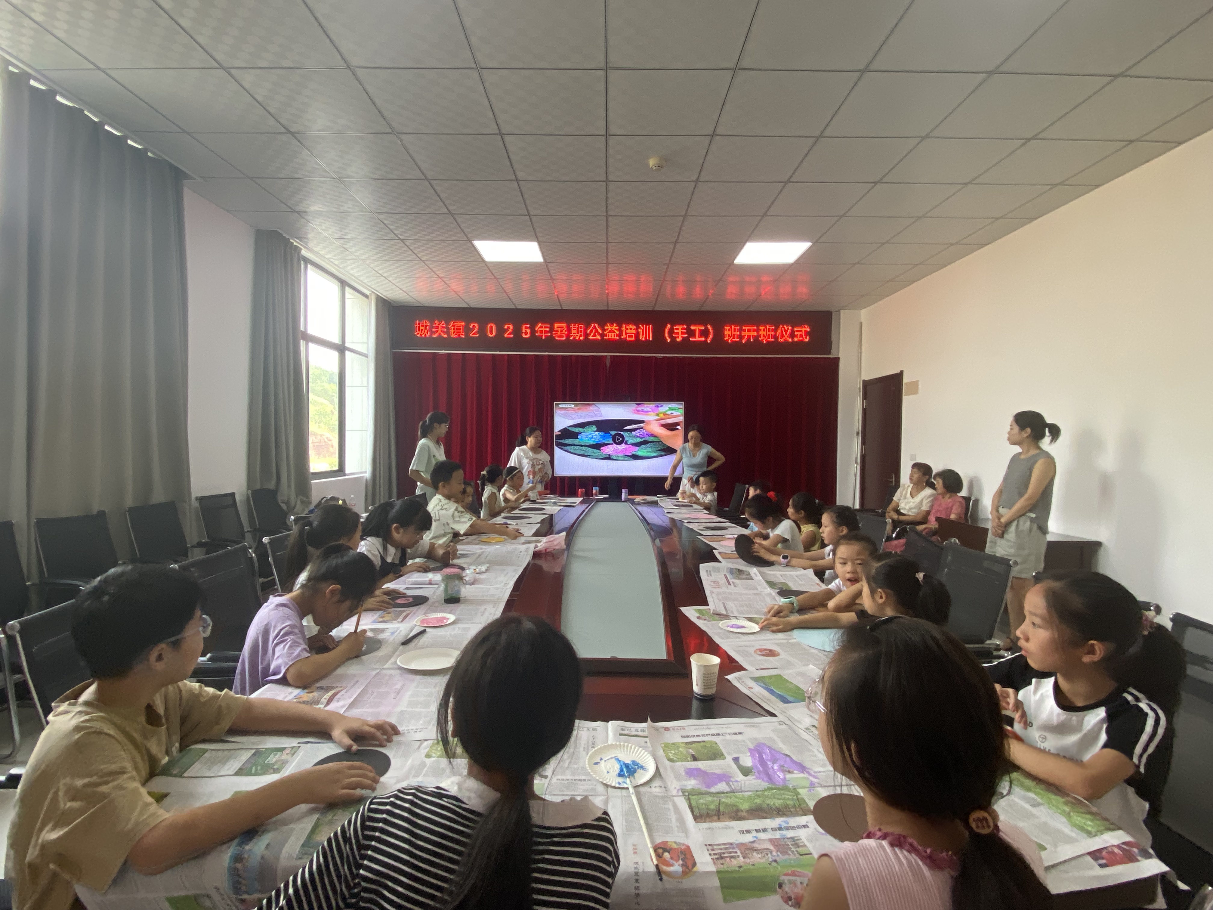 汉阴县城关镇龙岭社区：暑期公益少儿手工培训班开启缤纷夏日