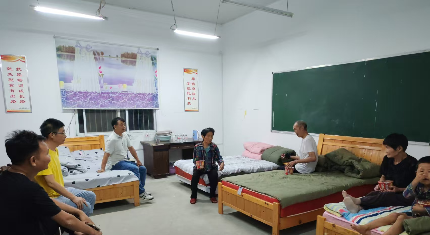 双河口镇黄龙村：风雨同舟筑防线 干群齐心护平安