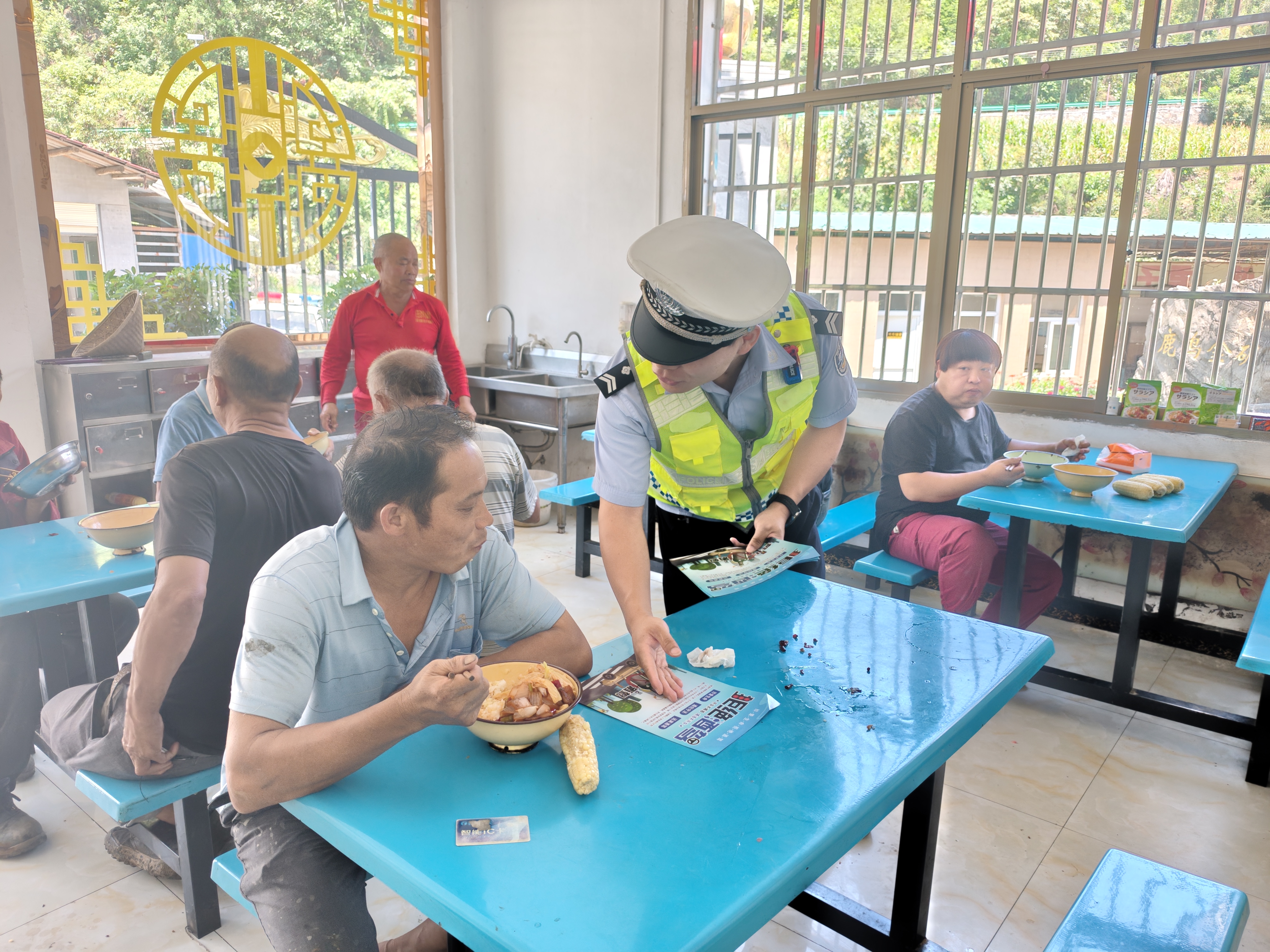汉阴公安交警：交通清静进企业 呵护清静“零距离”