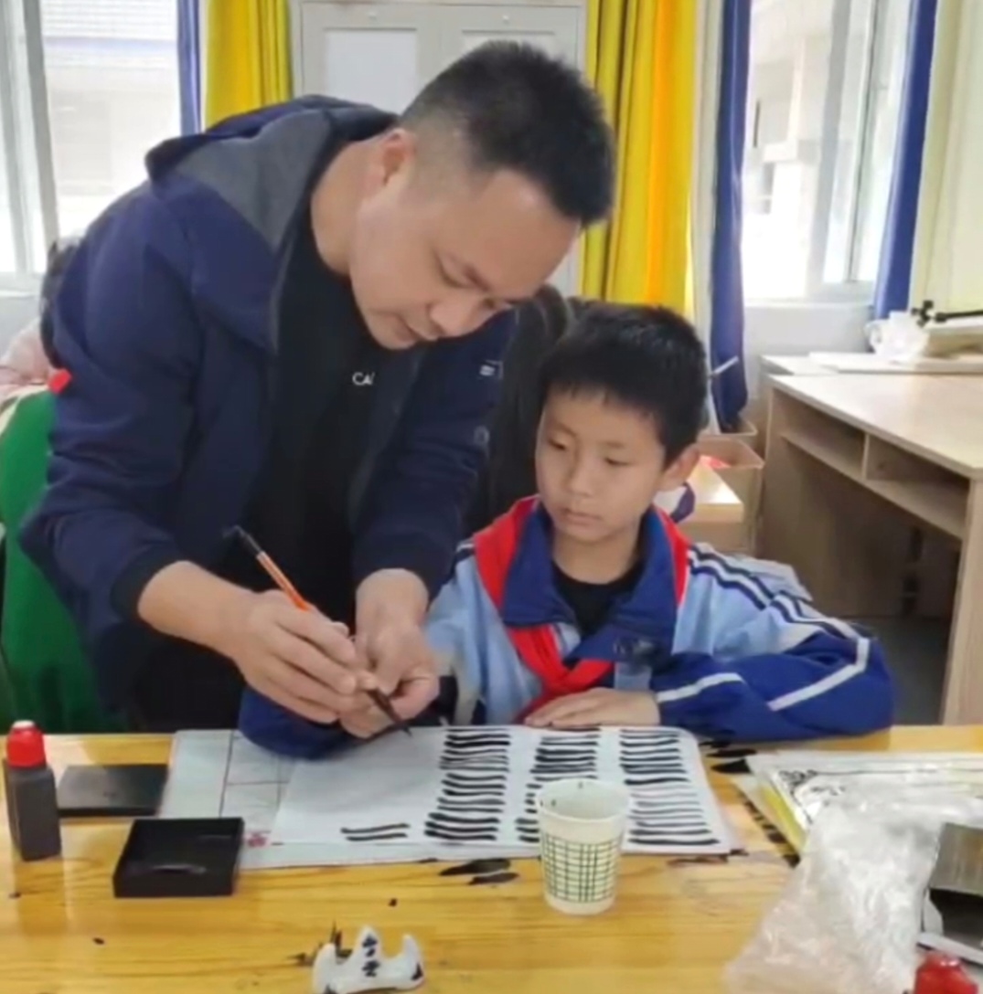 汉阴县第三小学在全市第五届“保护大秦岭 争当小卫士”少儿书画比赛中获佳绩
