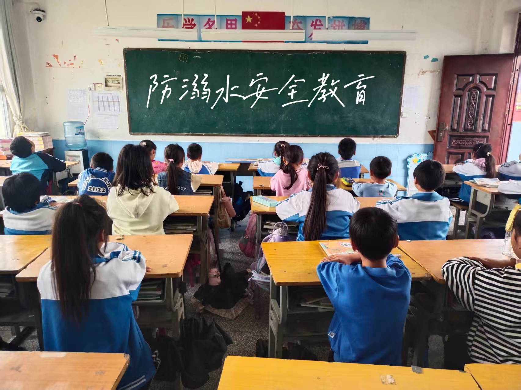 汉阴县双乳镇中心小学多措并举做好防汛防滑安全工作