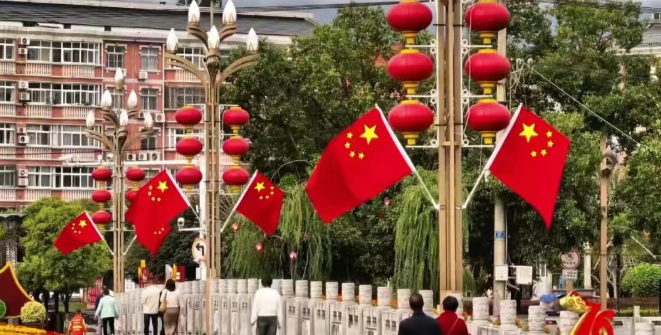 汉阴：“中国红”遍染全城 盛装喜迎国庆