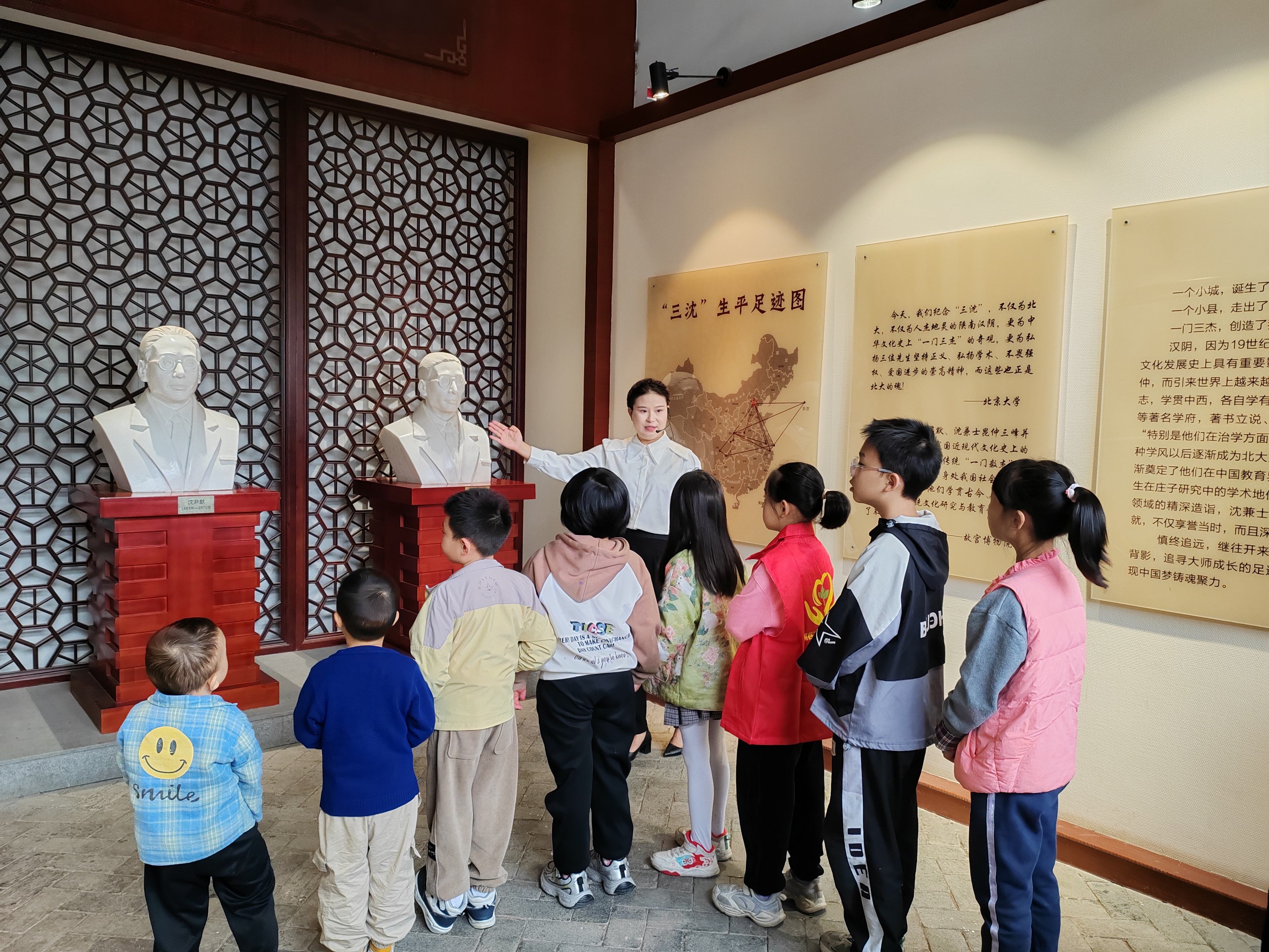 汉阴县城关镇西街社区：“爱心妈妈”送温暖 结对关爱伴成长