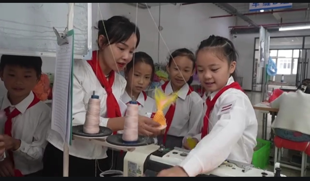 汉阴县党员教师方艳：以红色初心浇灌红领巾成长之花