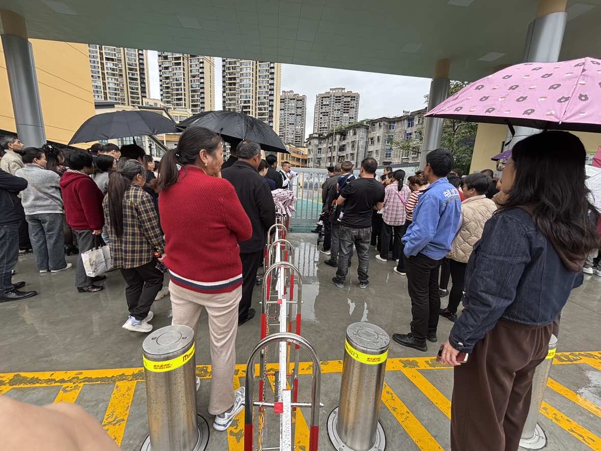 汉阴县第二小学：实战演练防雨天风险 筑牢放学安全屏障