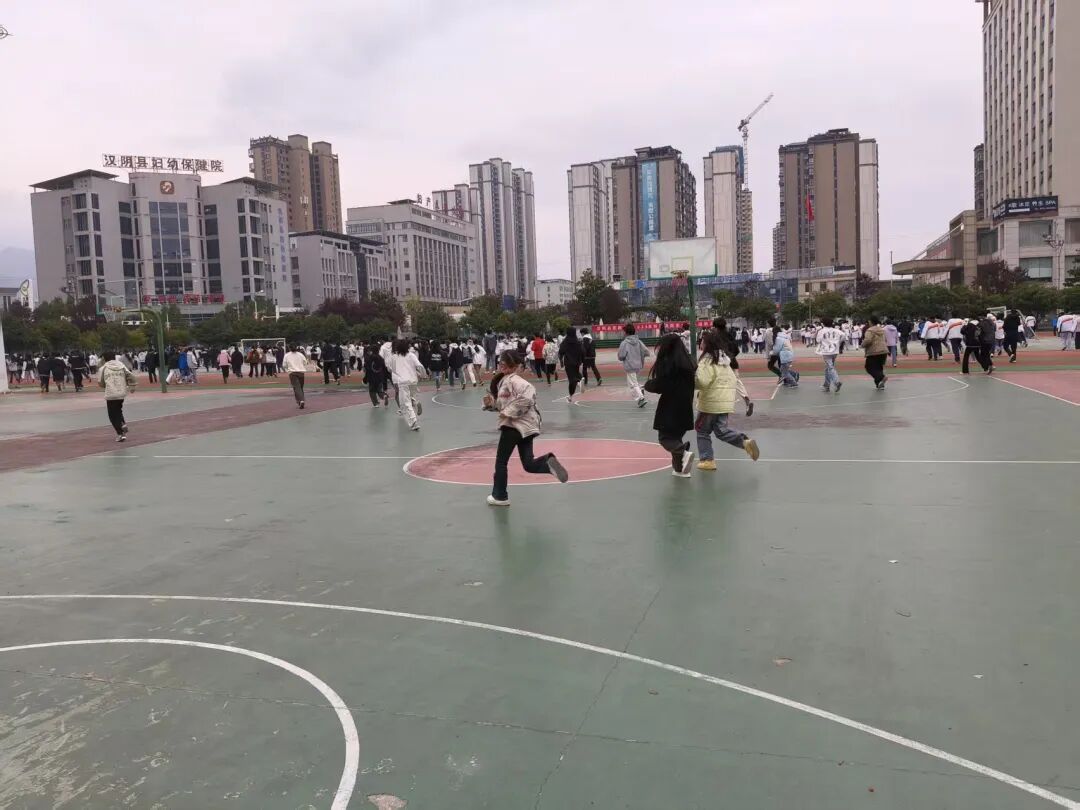 汉阴县职教中心开展消防安全紧急疏散演练