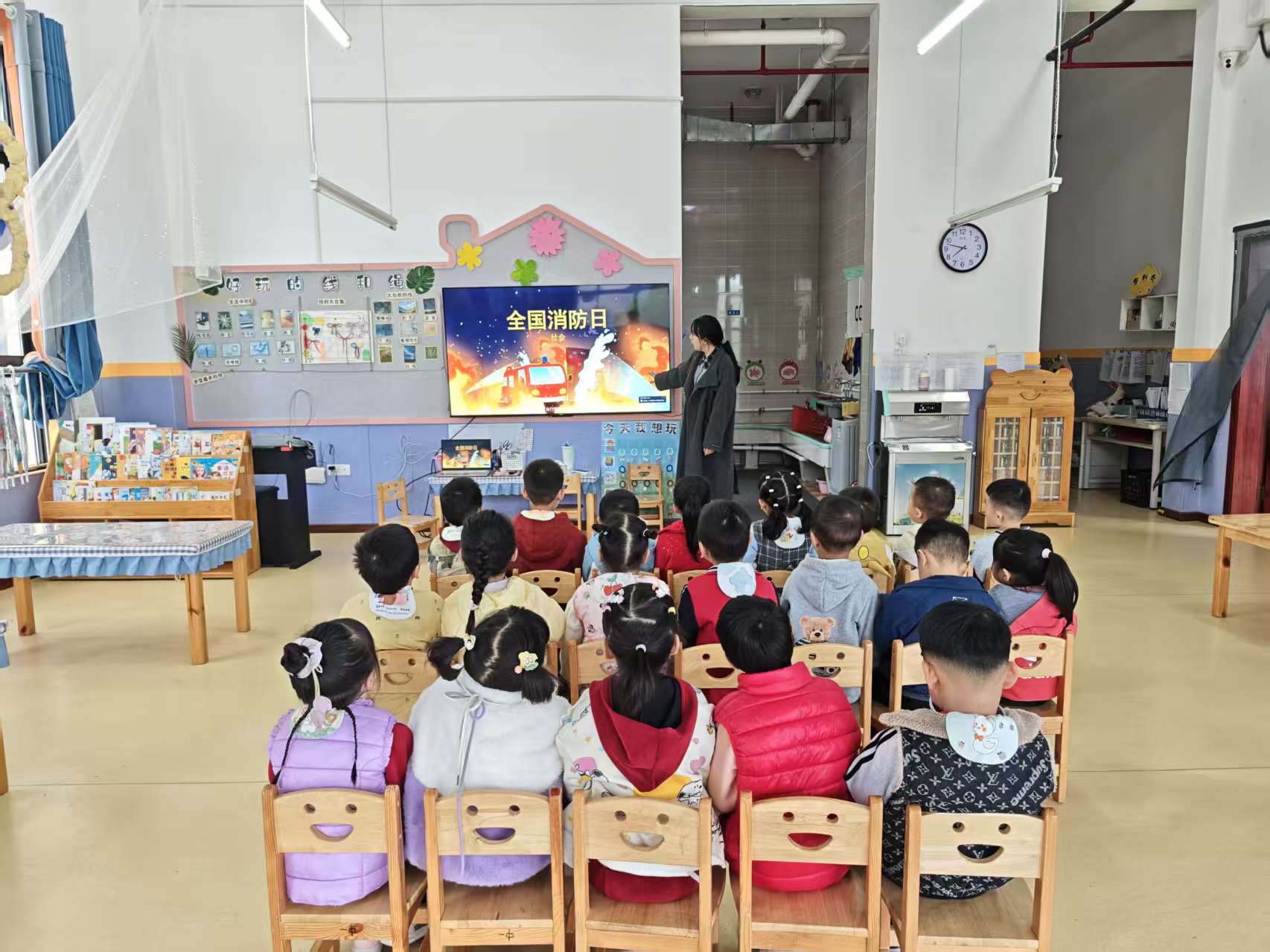 汉阴县第四幼儿园开展消防应急疏散演练活动