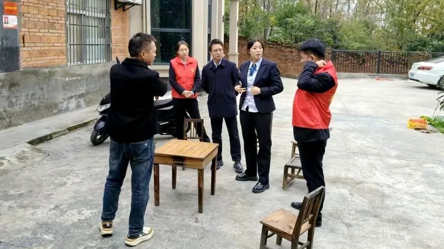 汉阴农商银行暖心服务“送”上门