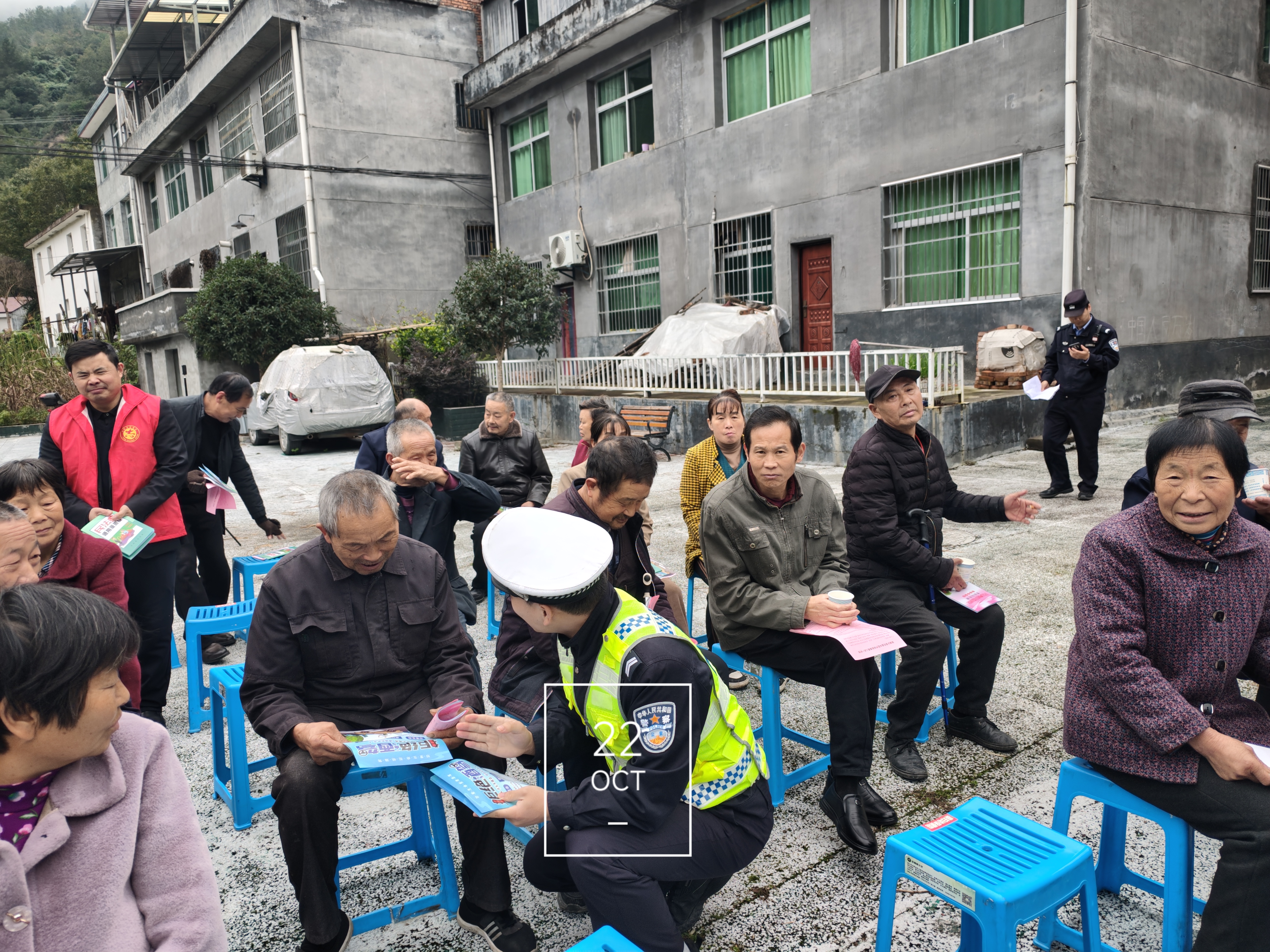 汉阴公安交警深耕千村宣教 精准守护“一老一小”出行安全