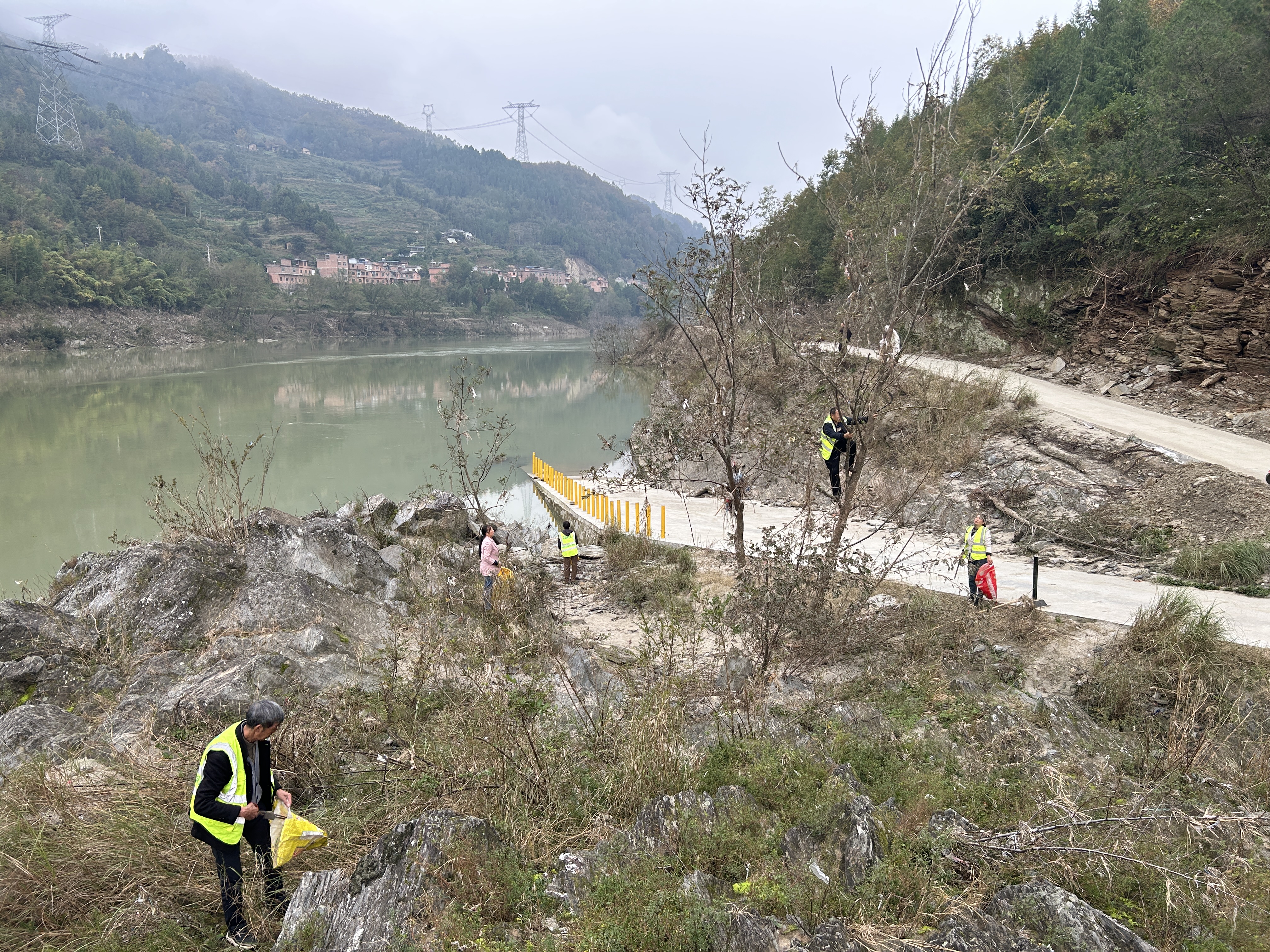 汉阴县漩涡镇：政企携手共护汉江一泓清水