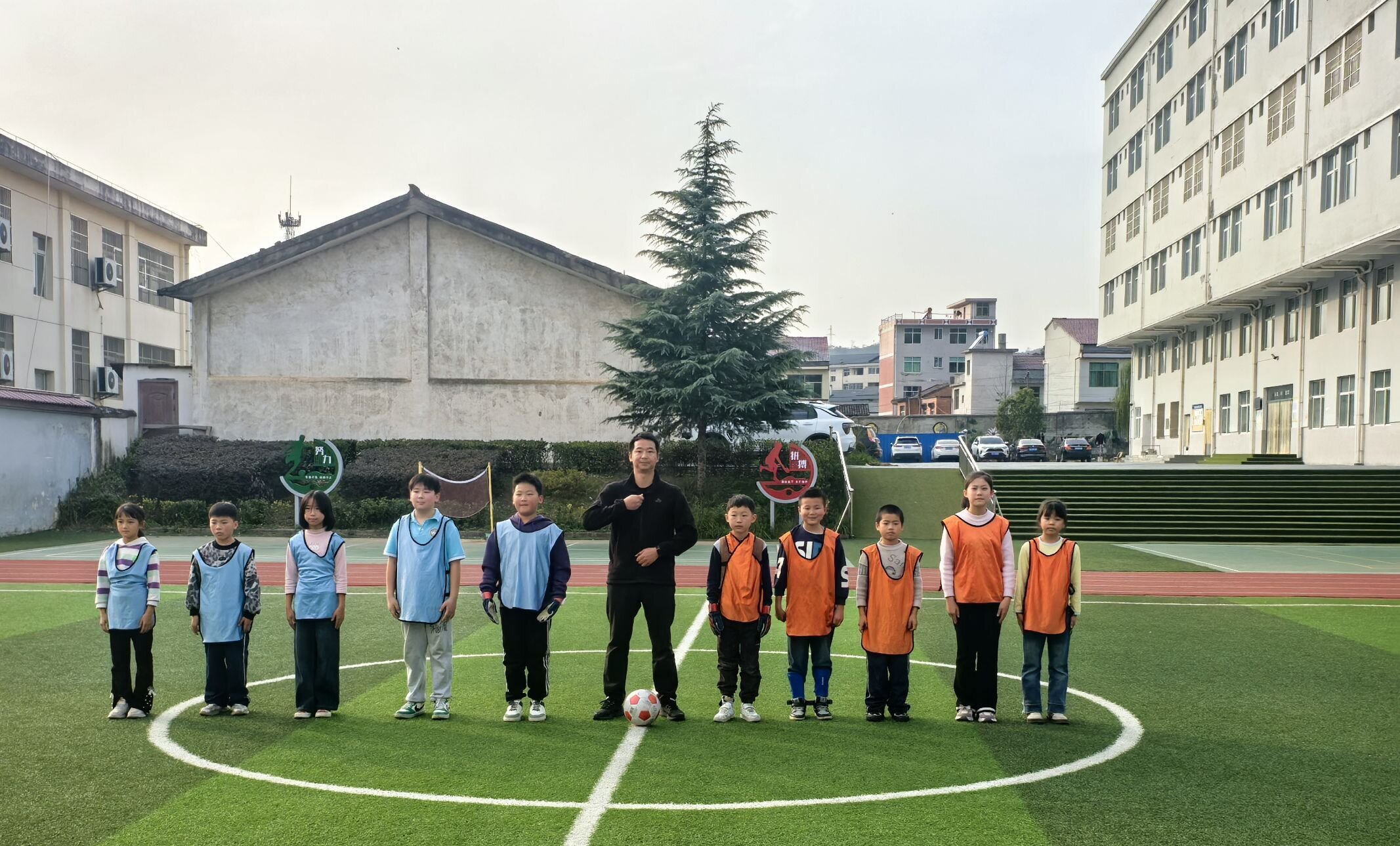 绿茵场上点燃梦想 “班超”联赛圆满落幕