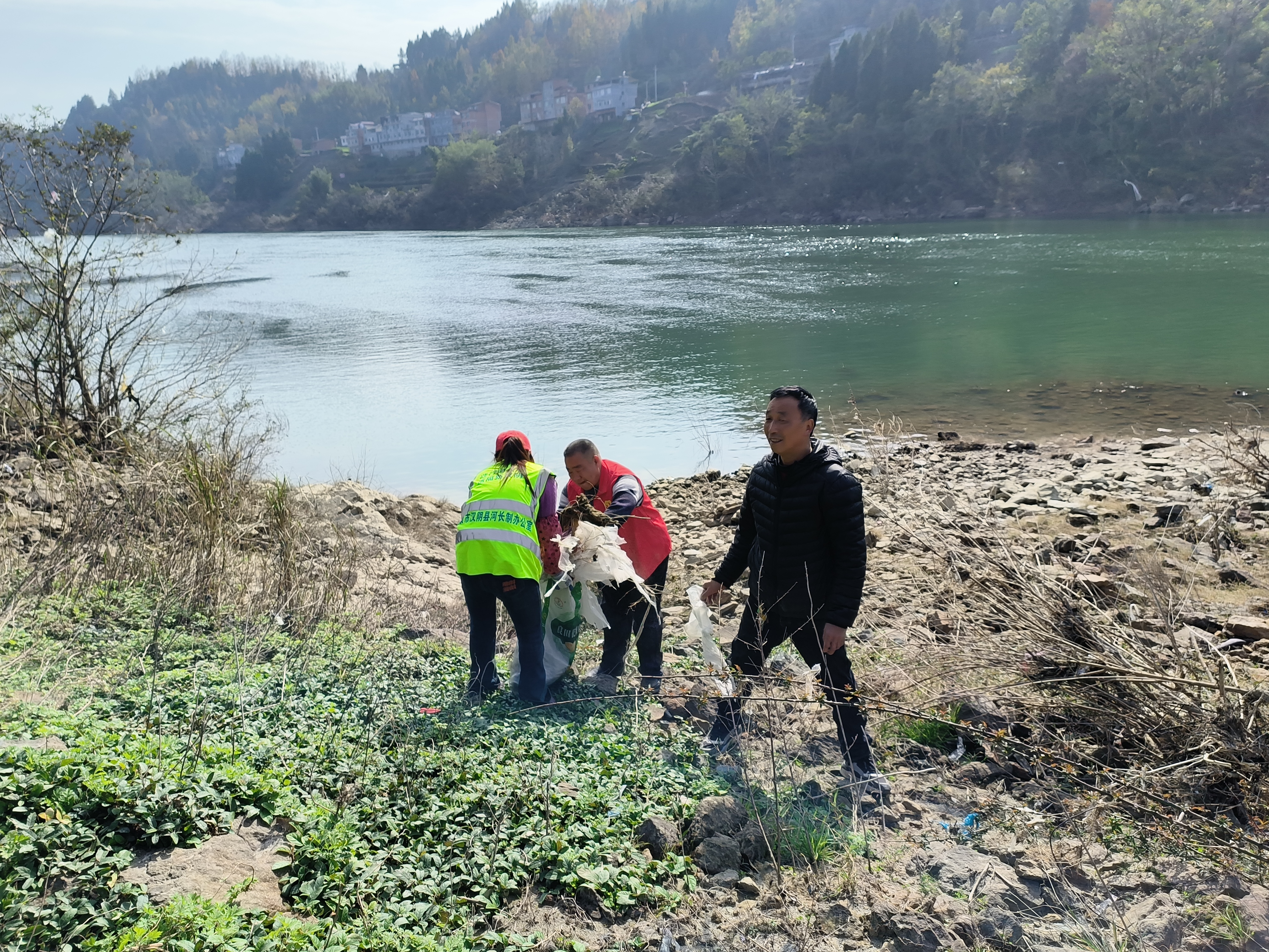 汉阳镇鲤鱼村：整治河道环境绘美丽乡村