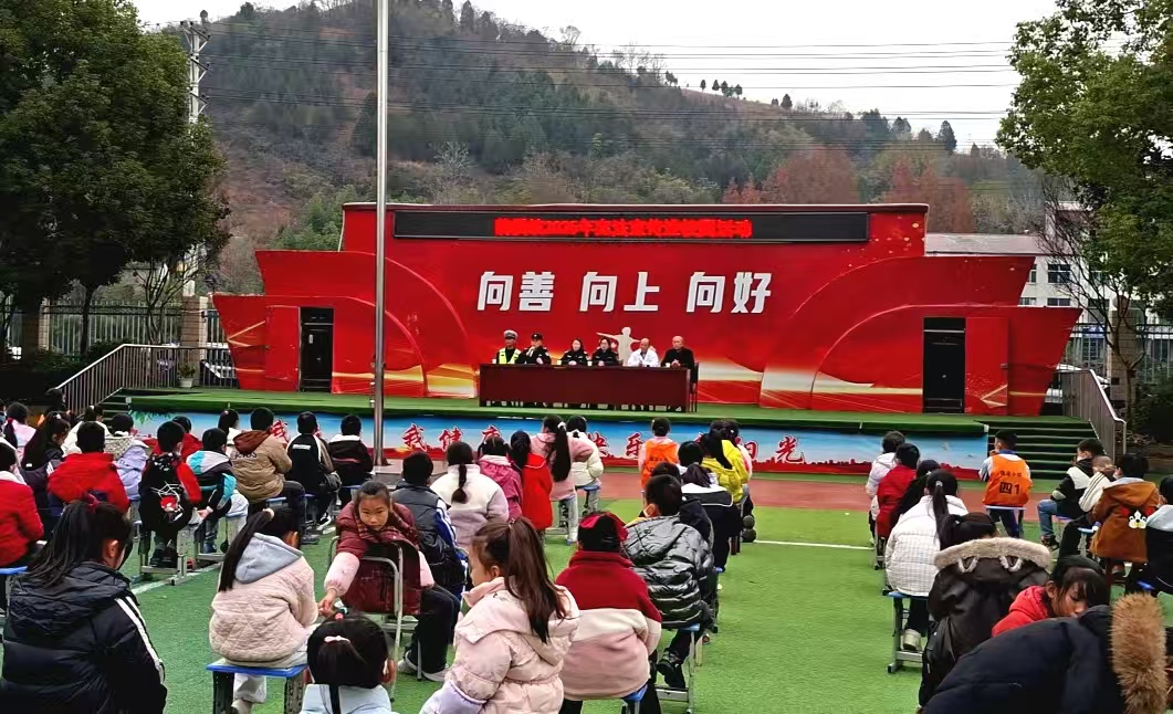 蒲溪镇开展平安建设暨法治教育进校园宣讲活动