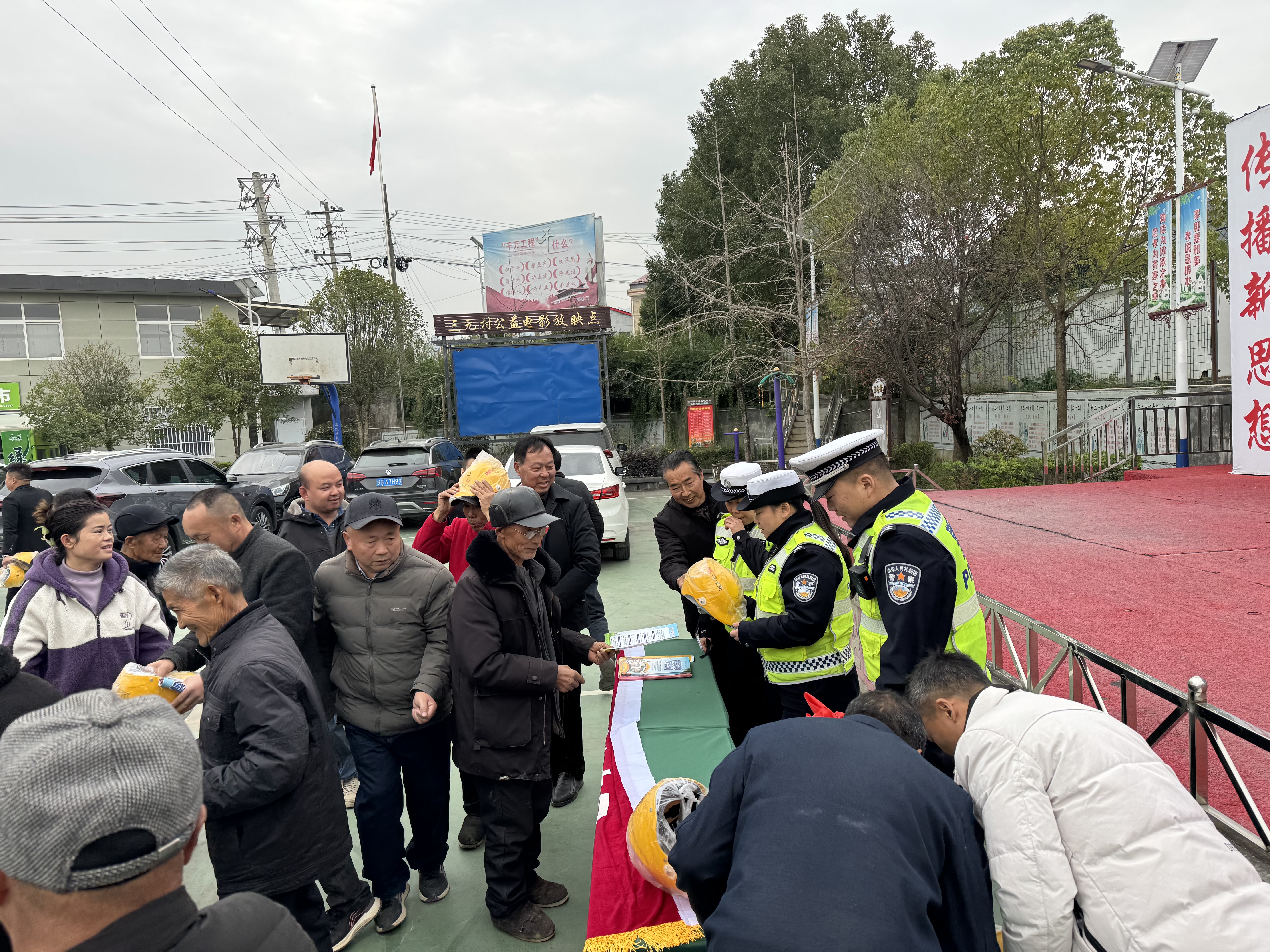 汉阴公安交警全面开展“122”主题宣教活动