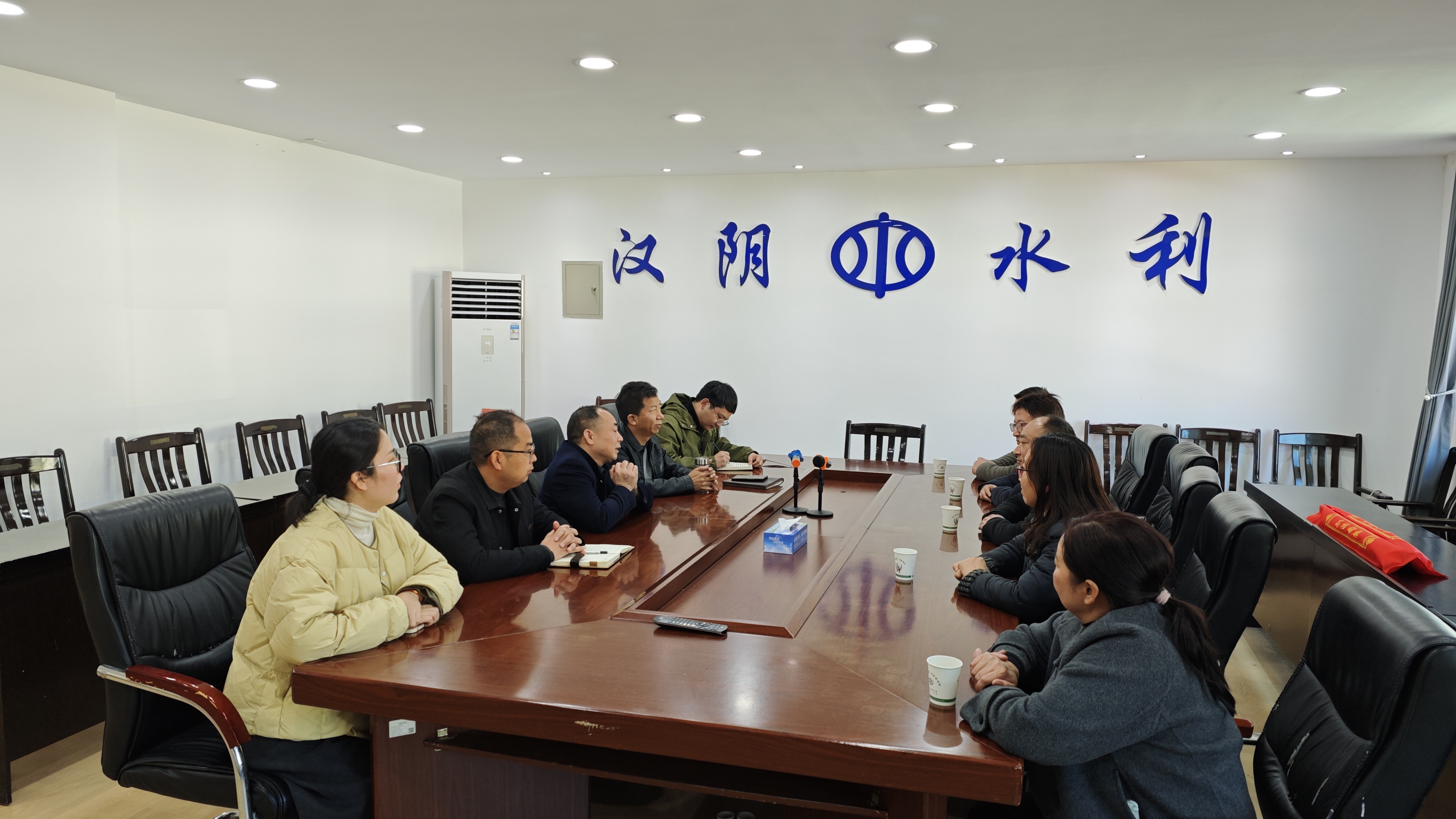 汉阴县水利局：锦旗映初心 实干助振兴 