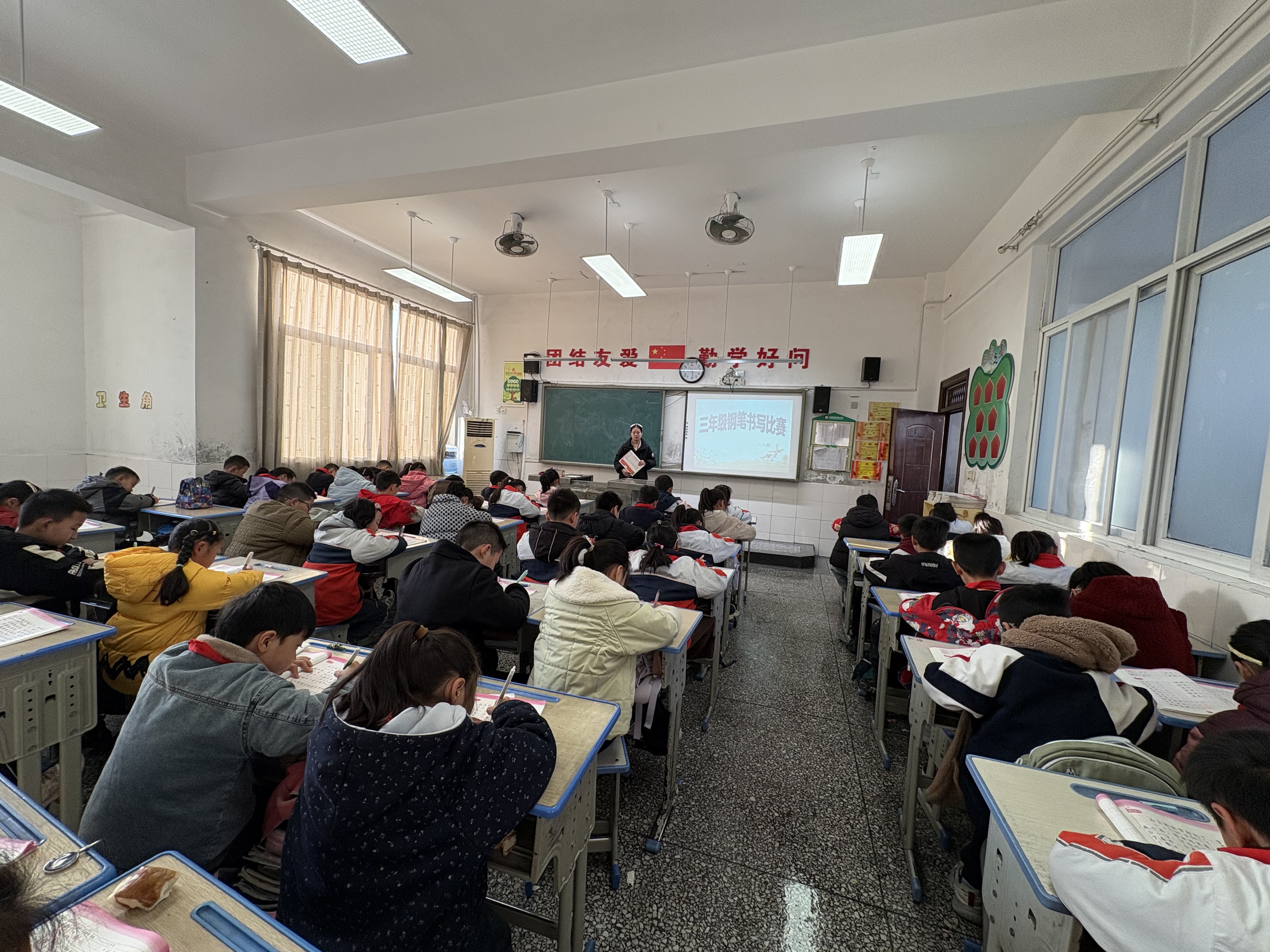 汉阴县第二小学：公益护眼灯照亮成长路 
